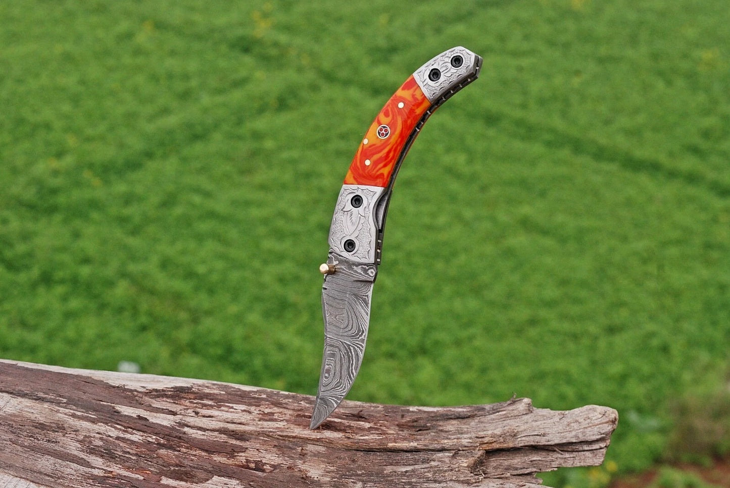 Hand-Forged Damascus Folding Pocket Knife – 512 Layers Steel, Engraved Bolster Handle, Leather Sheath