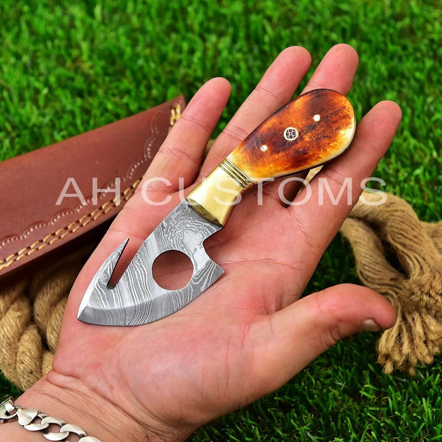 Hand Forged Damascus Steel Gut Hook Style Fixed Blade Knife with Bone Handle & Leather Sheath β 512 Layers Compact Outdoor & EDC Knife