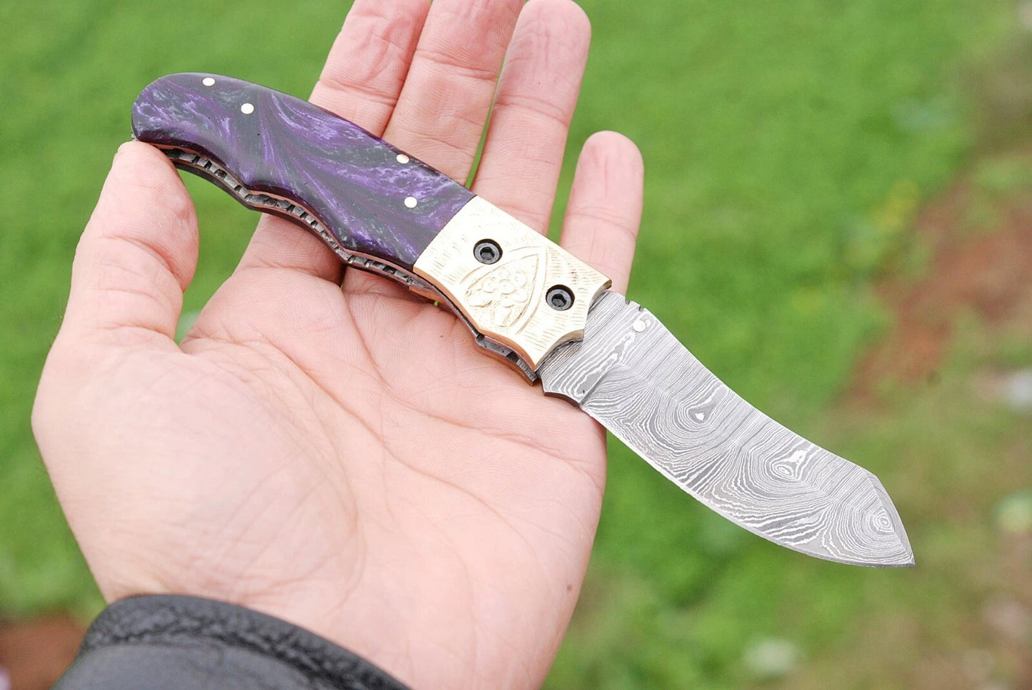Premium Hand-Forged Damascus Folding Pocket Knife – Engraved Bolster Handle | 512 Layers | Leather Sheath Included