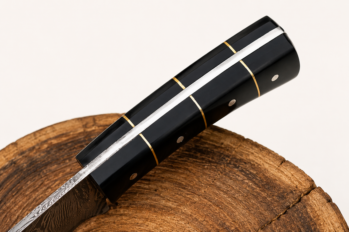 Heritage Damascus Steel Knife – 512 Layer Hand Forged Blade with Buffalo Horn Handle & Leather Sheath
