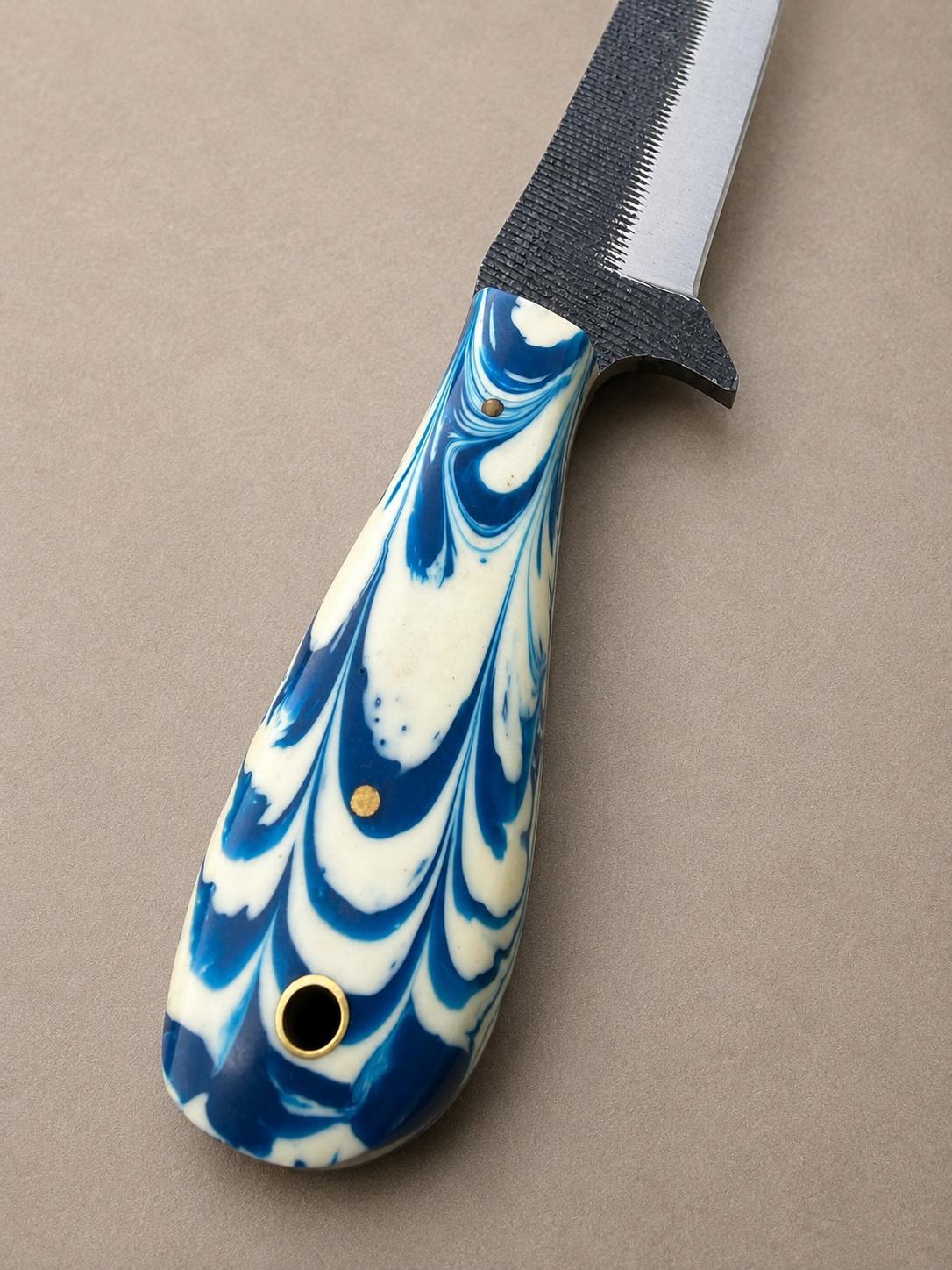 Iron Ember High Carbon Steel Knife – Hand Forged Fixed Blade with Resin Handle & Leather Sheath