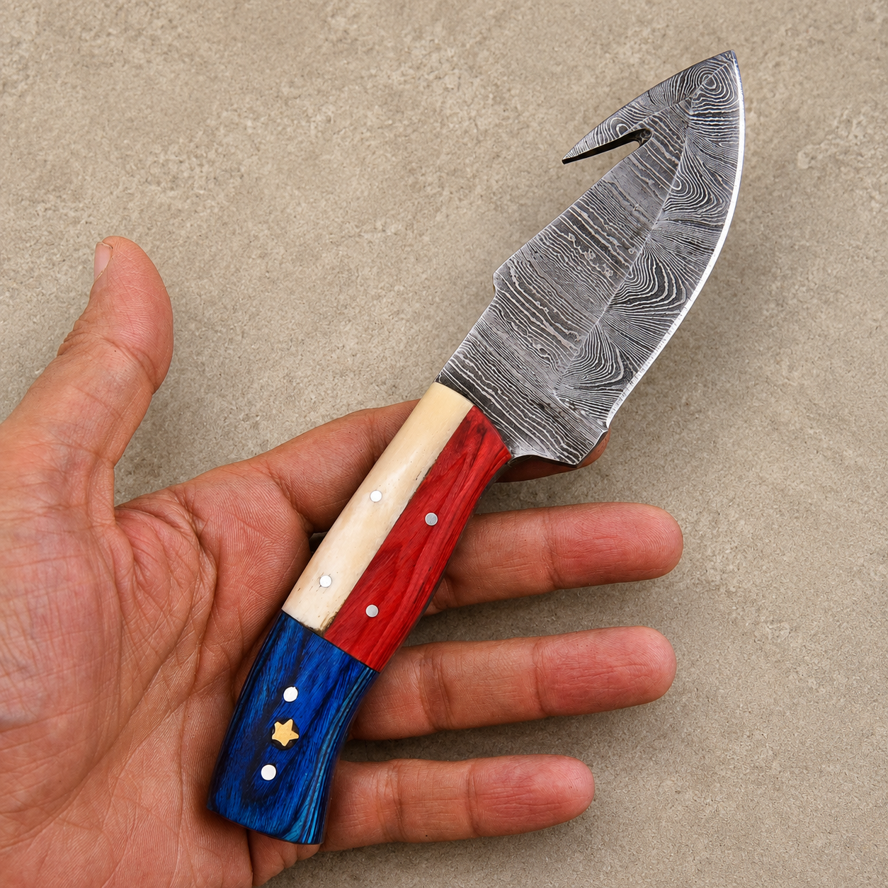 Lone Star Heritage Damascus Steel Knife – Hand Forged 512-Layer Fixed Blade with Texas Flag Bone & Pakka Wood Handle, Leather Sheath