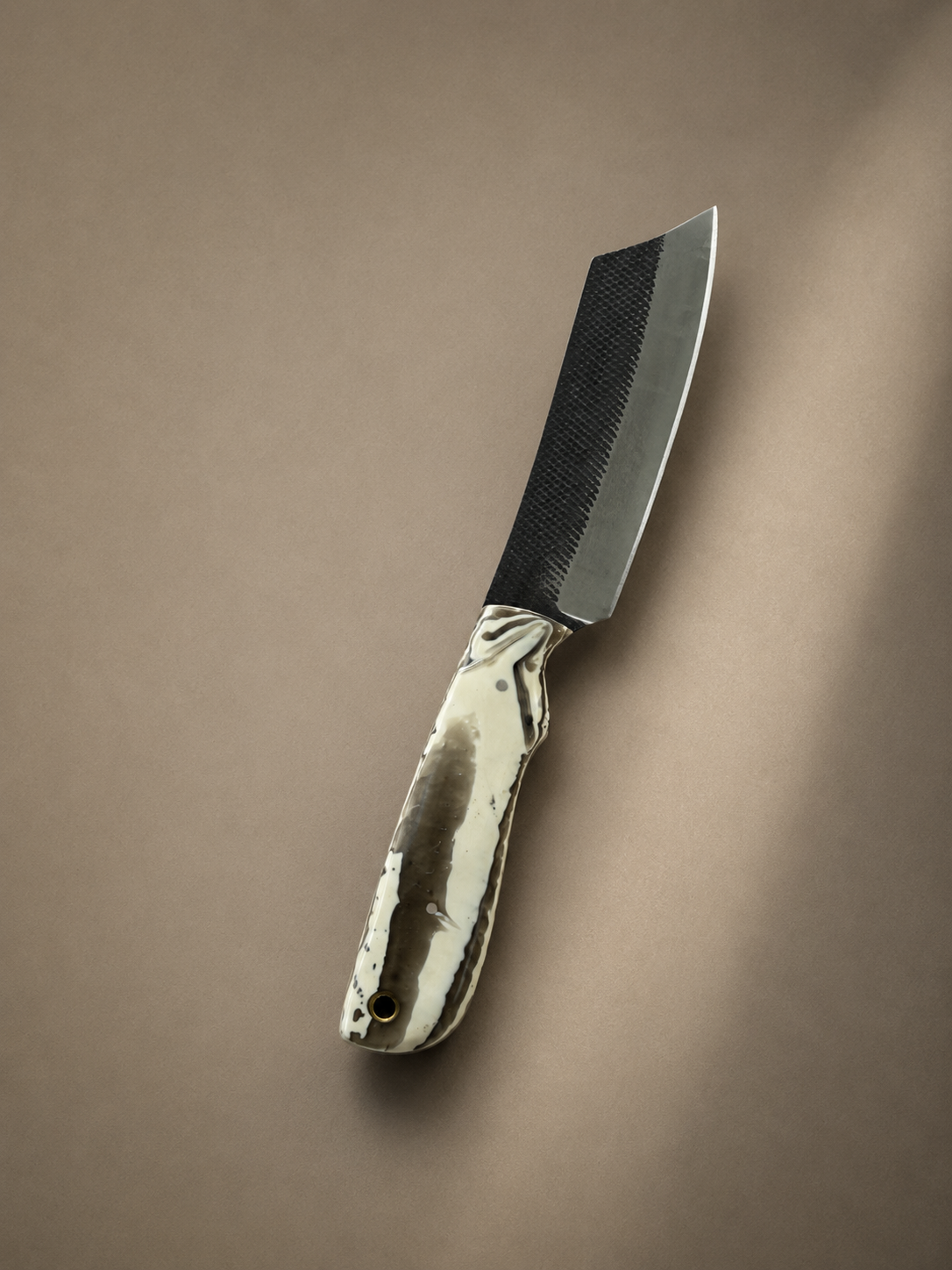 Artisan Damascus Steel Knife – Hand Forged Fixed Blade with Resin Handle & Leather Sheath