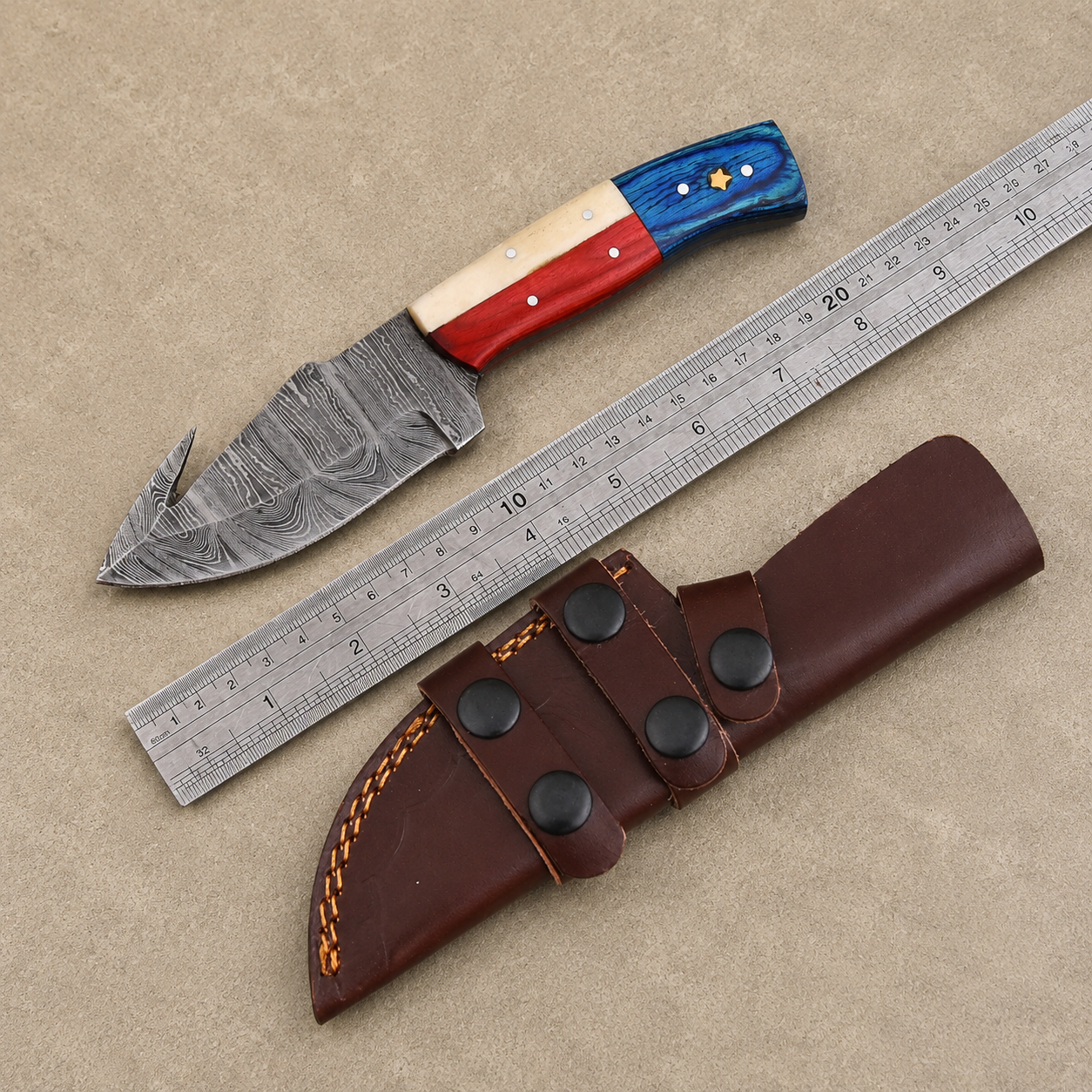 Lone Star Heritage Damascus Steel Knife – Hand Forged 512-Layer Fixed Blade with Texas Flag Bone & Pakka Wood Handle, Leather Sheath