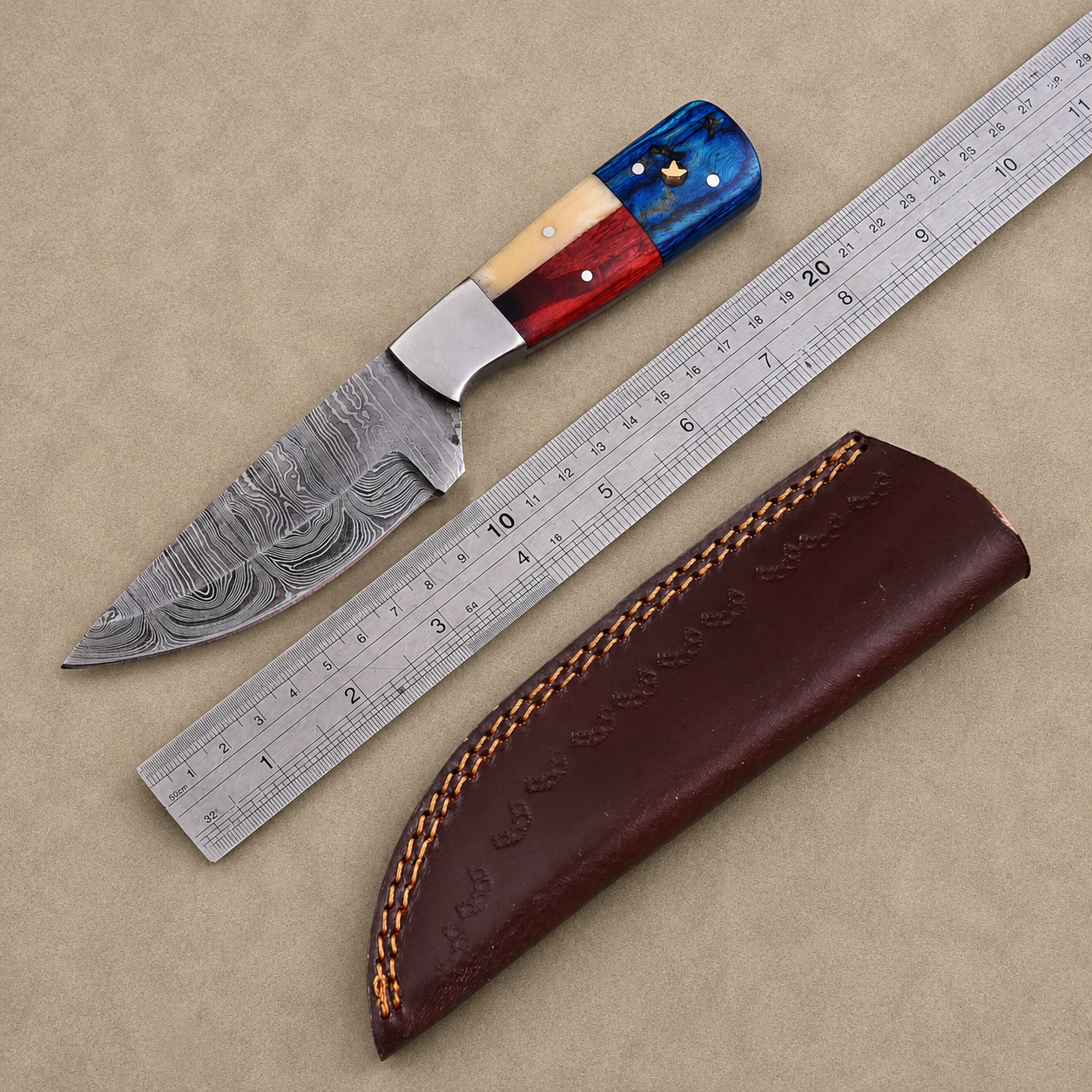 Texas Frontier Damascus Steel Knife – Hand Forged 512-Layer Fixed Blade with Texas Flag Bone & Pakka Wood Handle, Genuine Leather Sheath