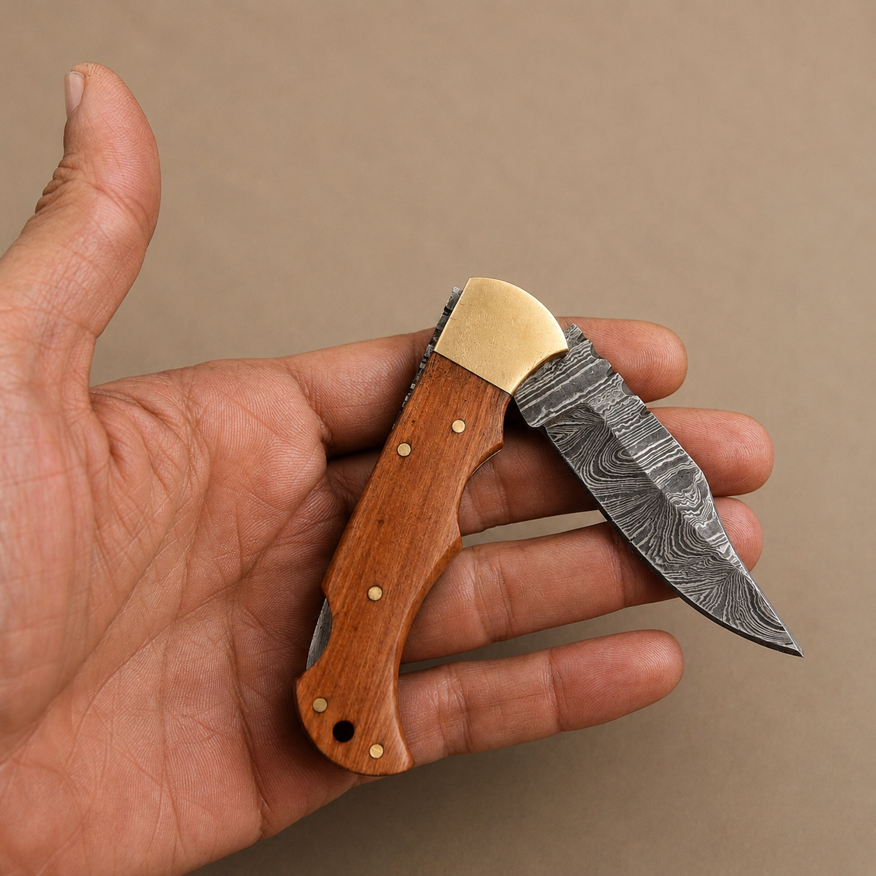 Olive Crest Damascus Folding Knife – Hand Forged Steel, Olive Wood Handle & Leather Sheath