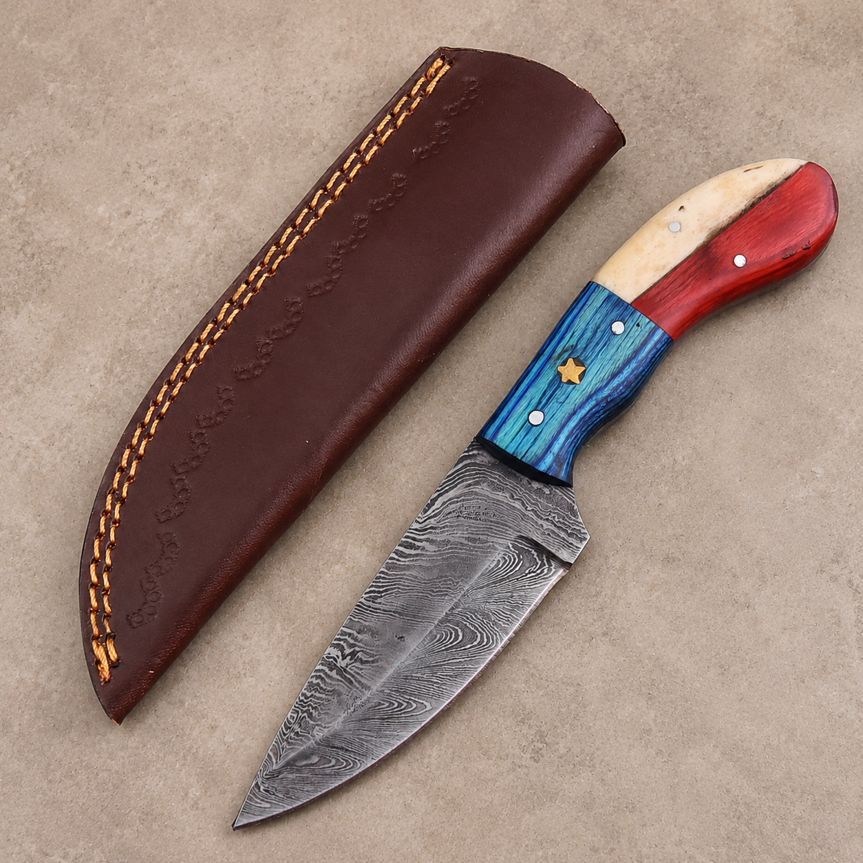 Hand Forged Damascus Steel Fixed Blade Knife – Texas Flag Colors, Bone & Wood Handle with Leather Sheath