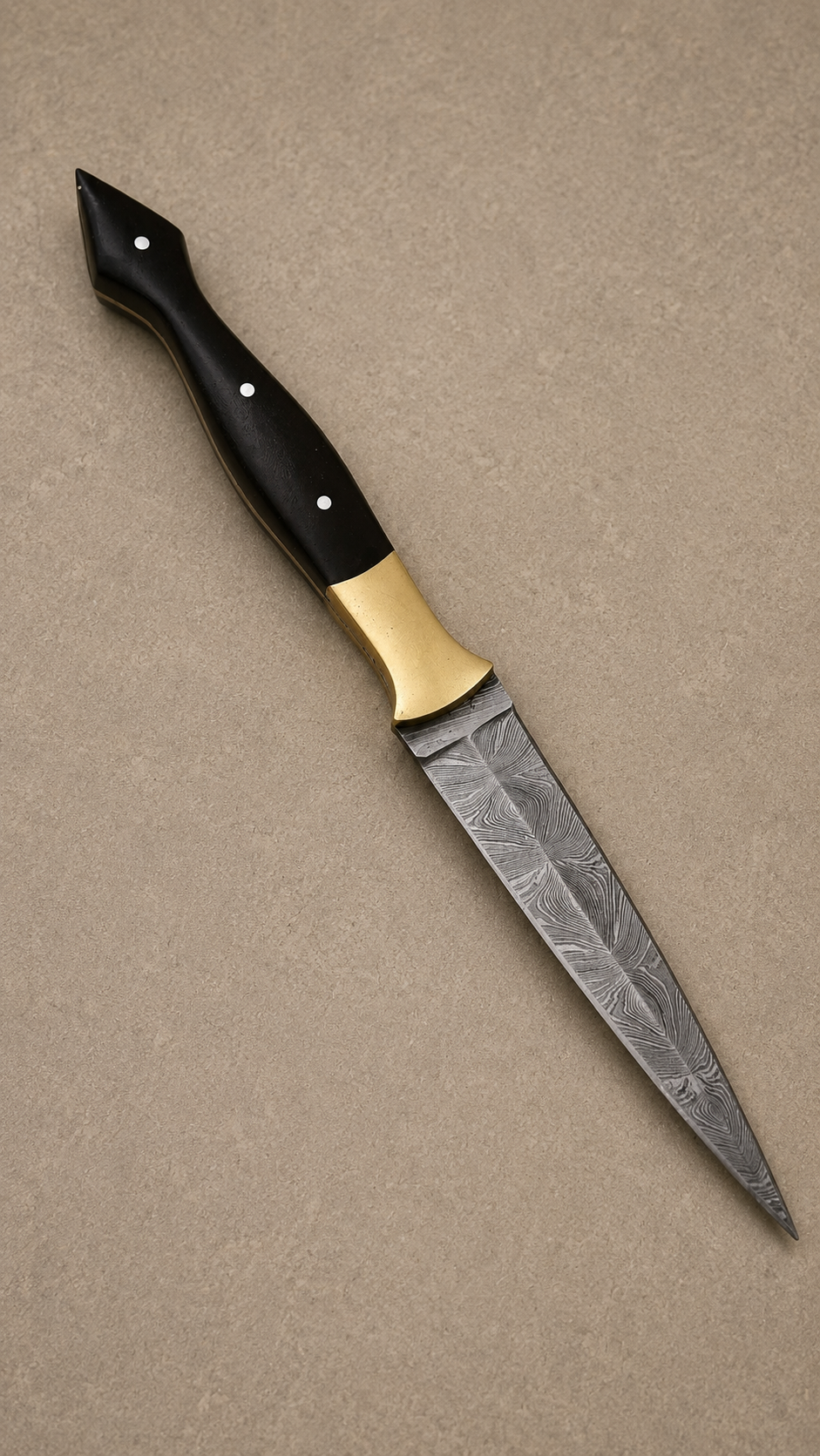 Highland Horn Damascus Steel Knife – 512 Layer Hand Forged Blade with Horn Handle & Leather Sheath