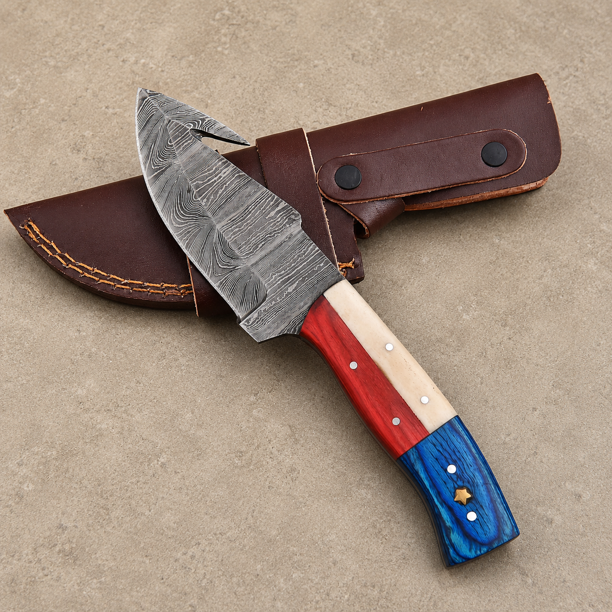 Lone Star Heritage Damascus Steel Knife – Hand Forged 512-Layer Fixed Blade with Texas Flag Bone & Pakka Wood Handle, Leather Sheath