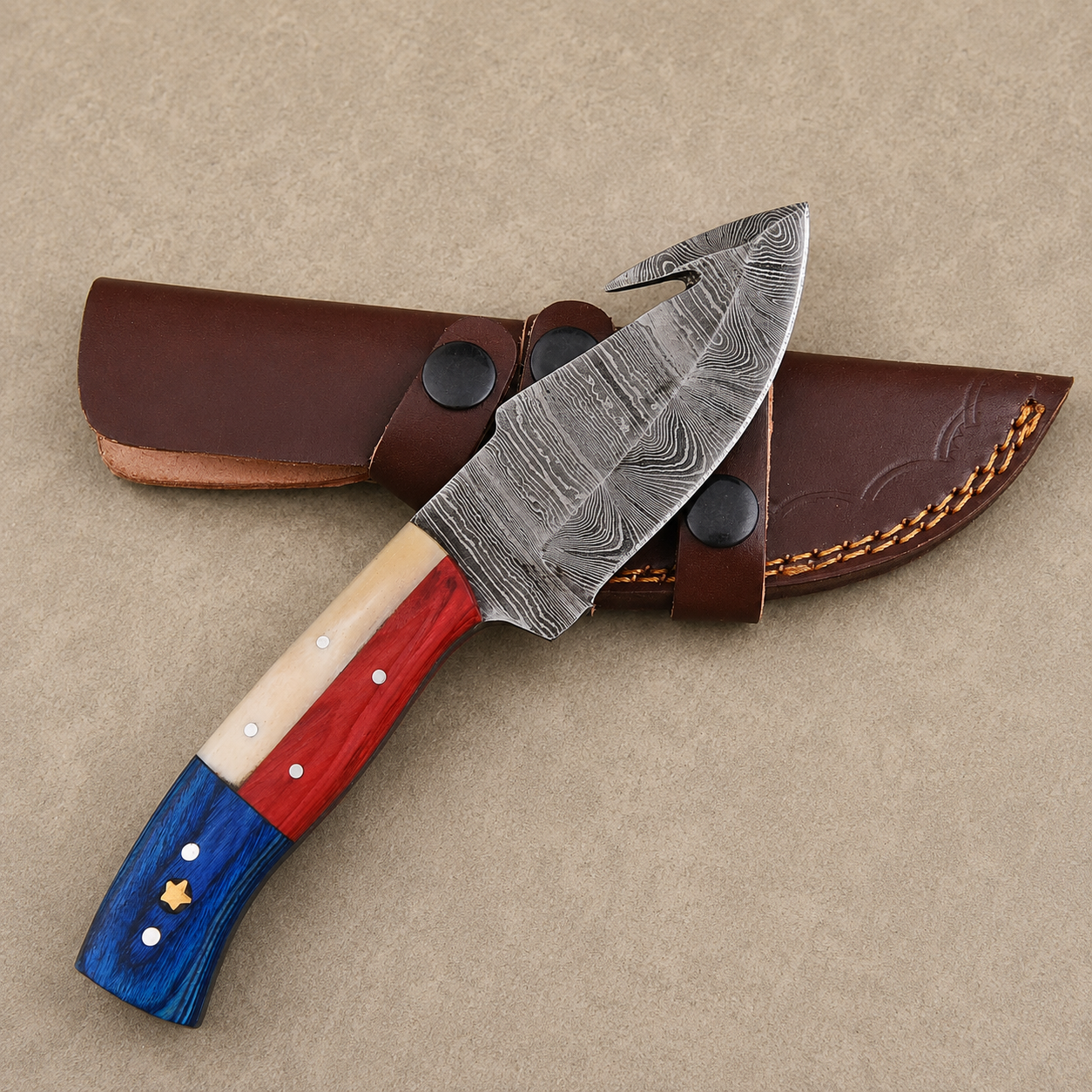 Lone Star Heritage Damascus Steel Knife – Hand Forged 512-Layer Fixed Blade with Texas Flag Bone & Pakka Wood Handle, Leather Sheath