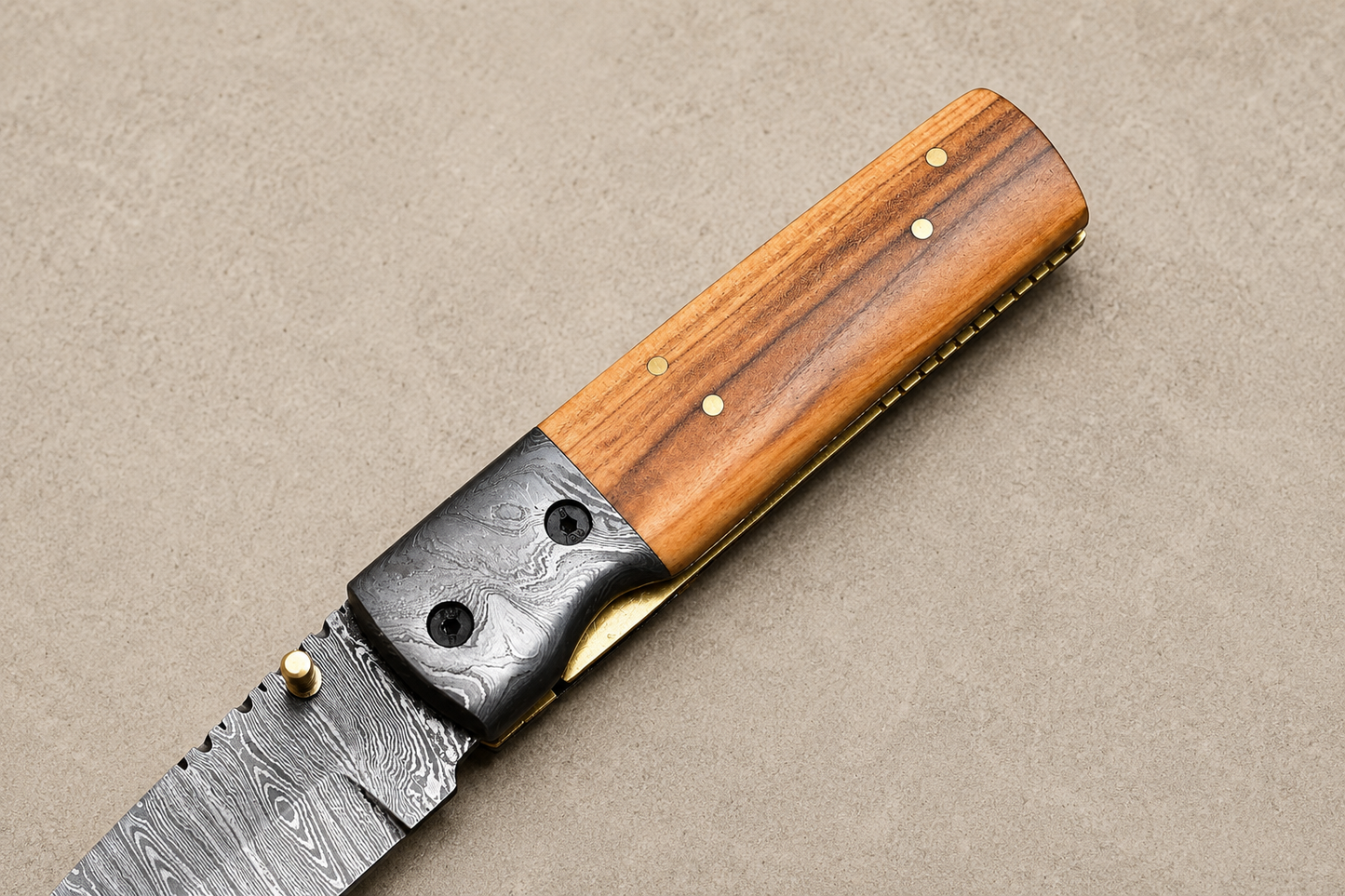 Olive Trail Damascus Folding Knife – 512 Layer Hand Forged Steel with Olive Wood Handle & Leather Sheath
