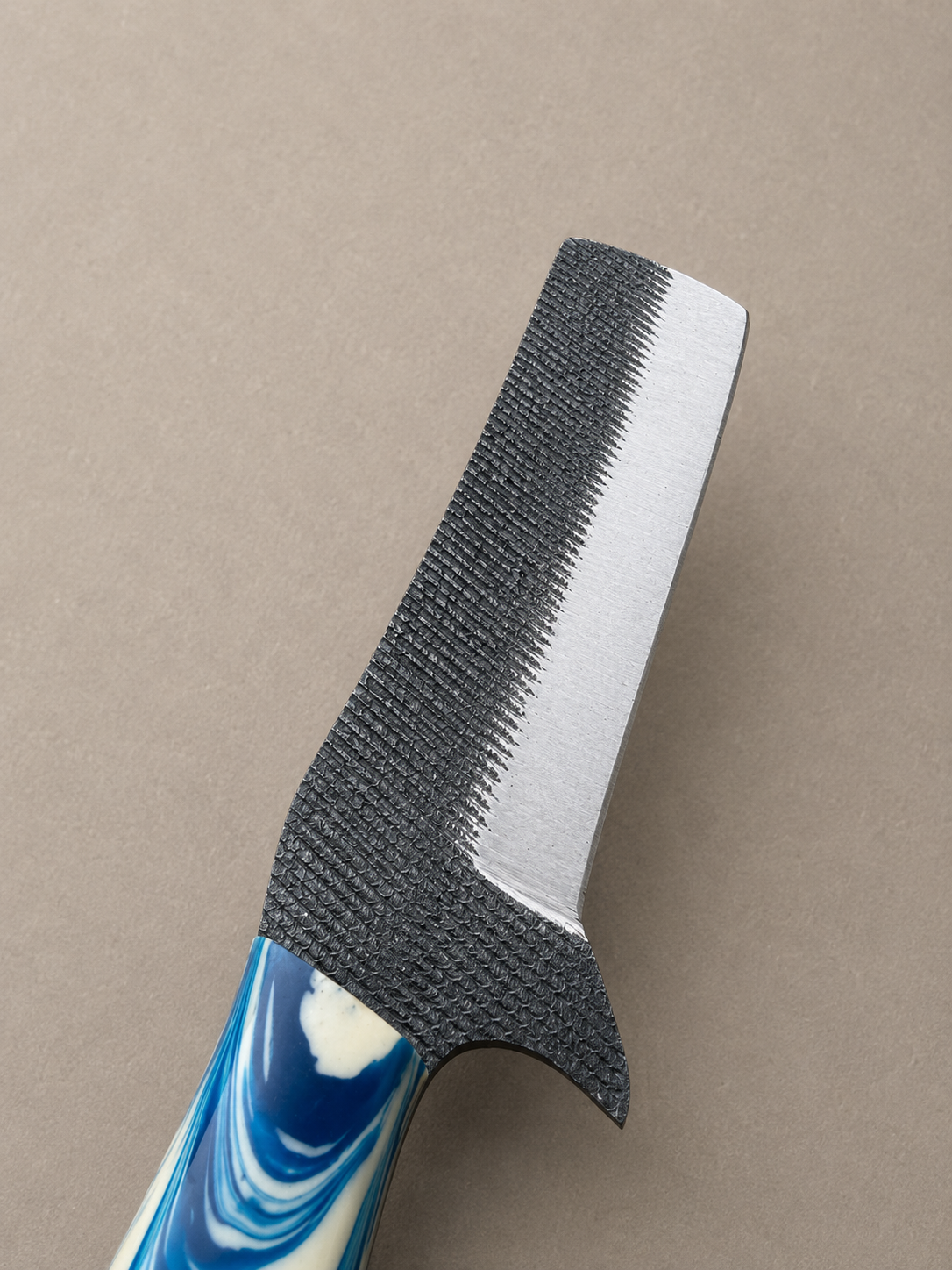 Iron Ember High Carbon Steel Knife – Hand Forged Fixed Blade with Resin Handle & Leather Sheath