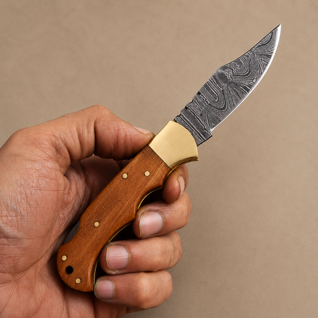 Olive Crest Damascus Folding Knife – Hand Forged Steel, Olive Wood Handle & Leather Sheath
