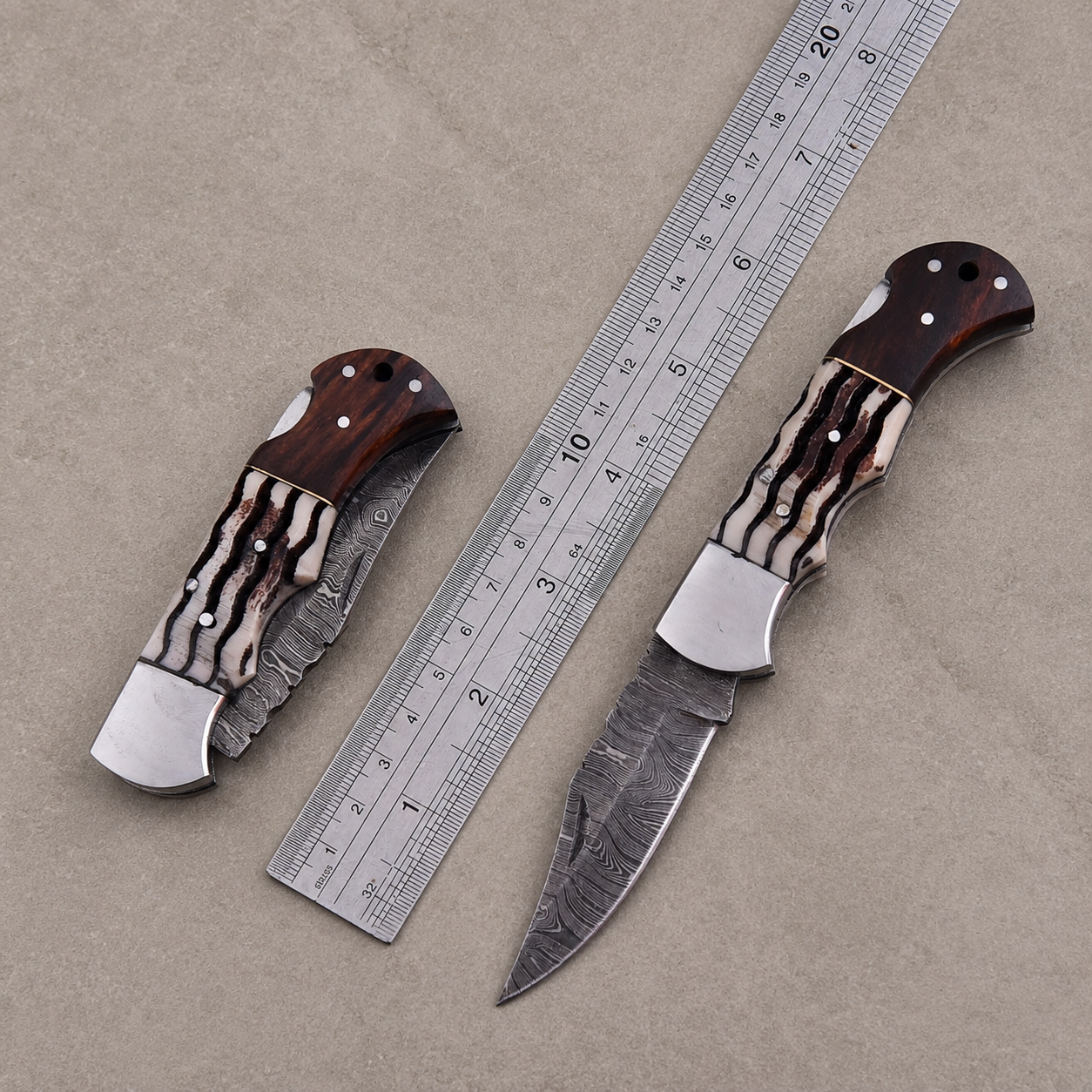 Damascus Folding Knife – Rosewood & Horn Handle Outdoor Foldind Pocket Knife with Custom Engraving & Leather Sheath