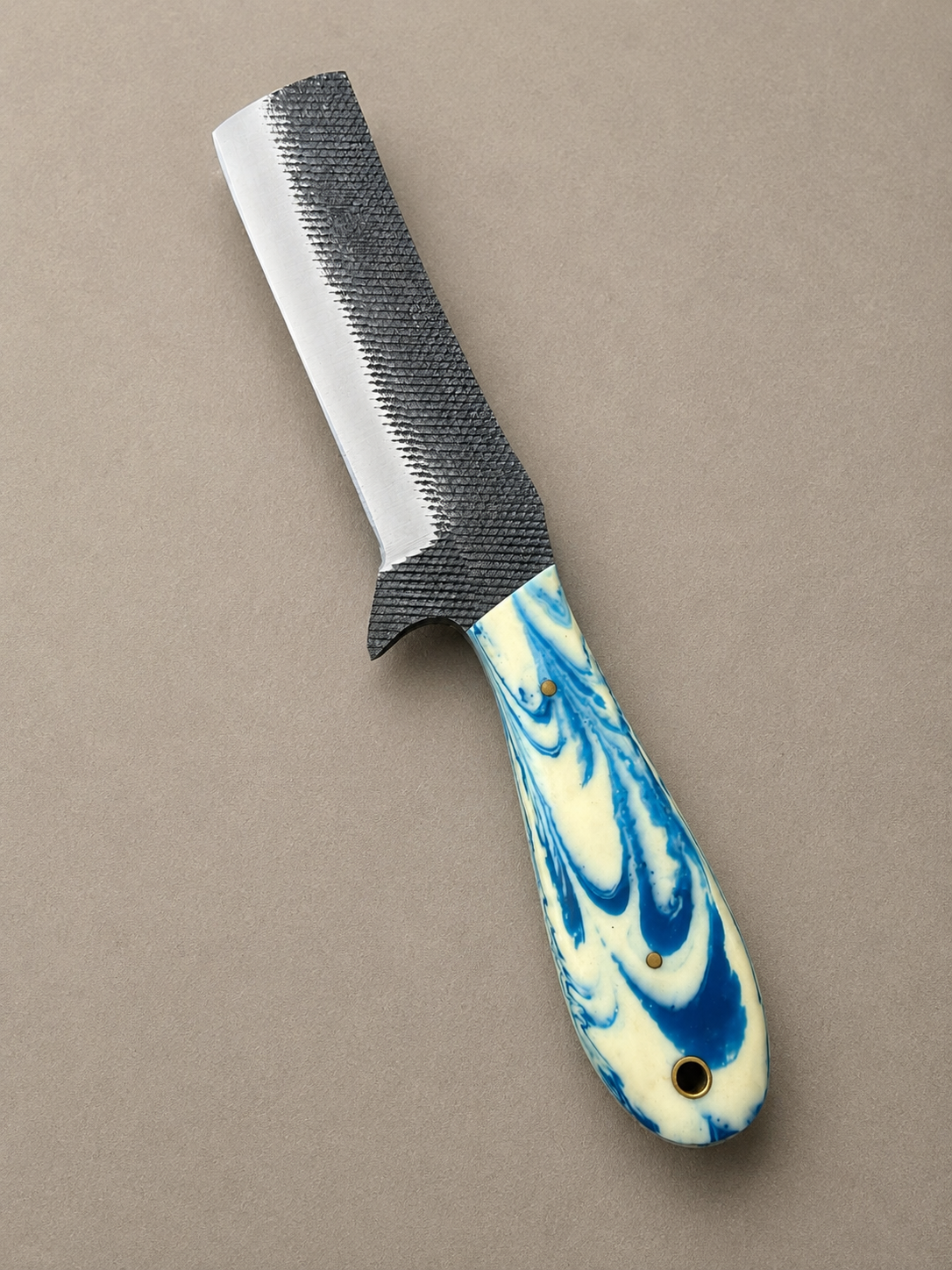 Iron Ember High Carbon Steel Knife – Hand Forged Fixed Blade with Resin Handle & Leather Sheath