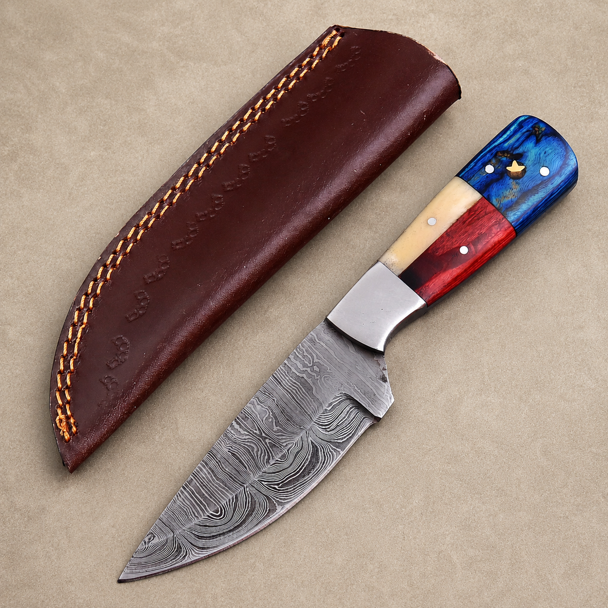 Texas Frontier Damascus Steel Knife – Hand Forged 512-Layer Fixed Blade with Texas Flag Bone & Pakka Wood Handle, Genuine Leather Sheath