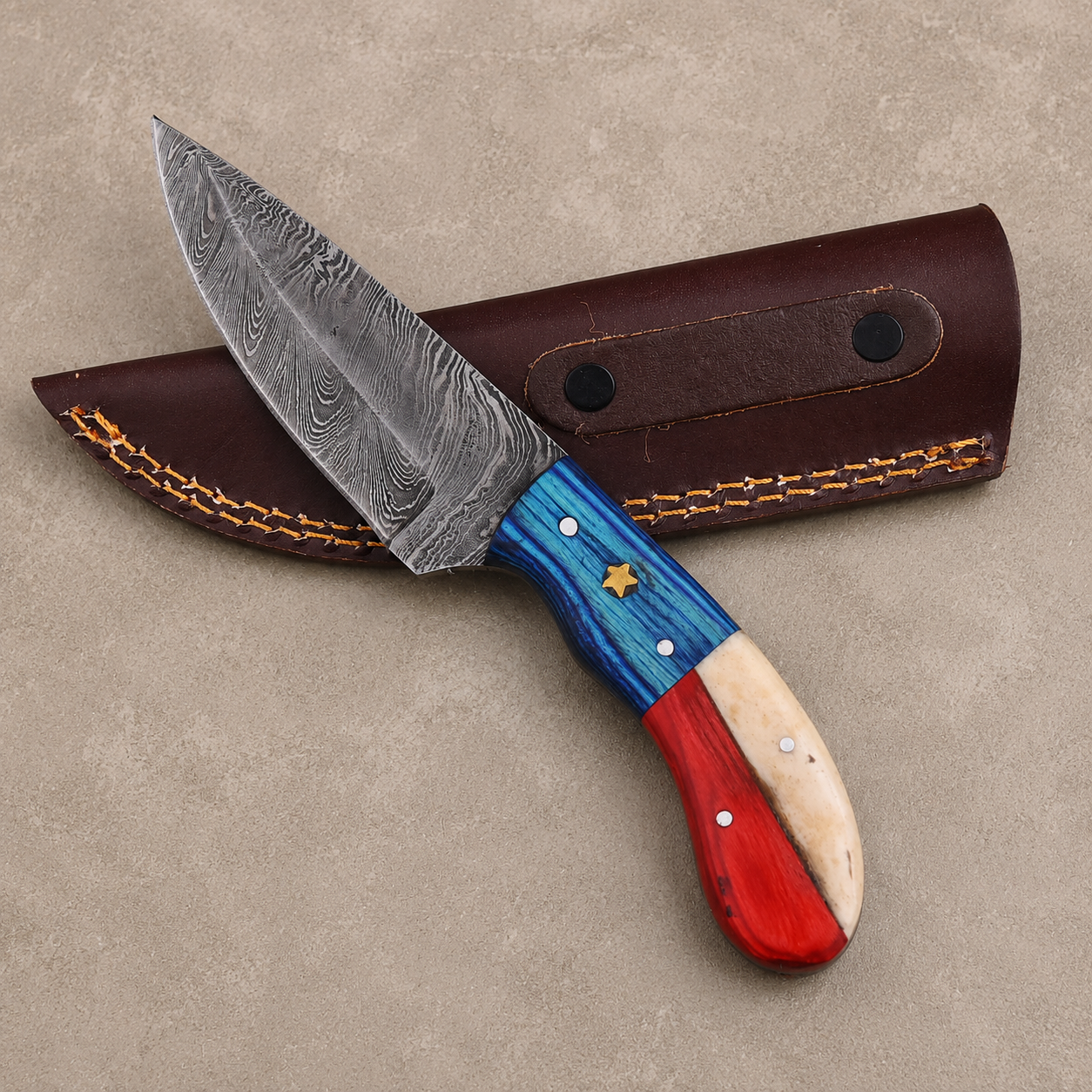 Hand Forged Damascus Steel Fixed Blade Knife – Texas Flag Colors, Bone & Wood Handle with Leather Sheath