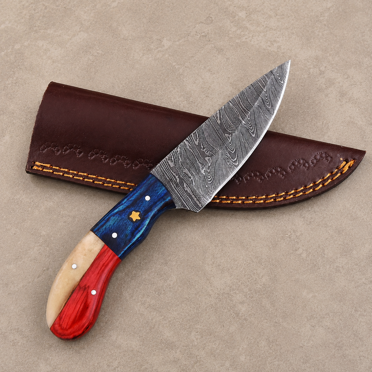 Hand Forged Damascus Steel Fixed Blade Knife – Texas Flag Colors, Bone & Wood Handle with Leather Sheath