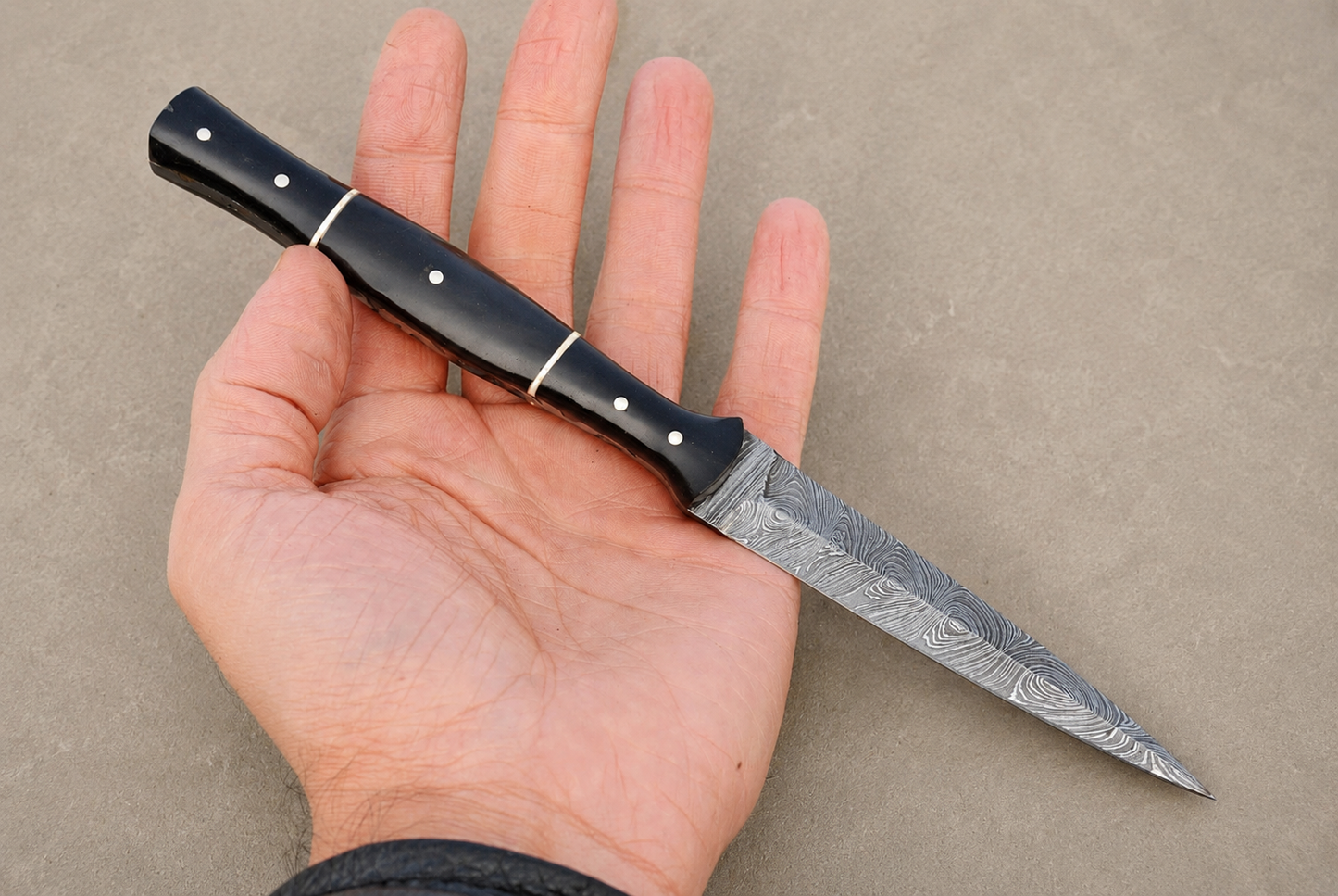 Black Horn Damascus Steel Knife – 512 Layer Hand Forged Blade with Buffalo Horn Handle & Leather Sheath