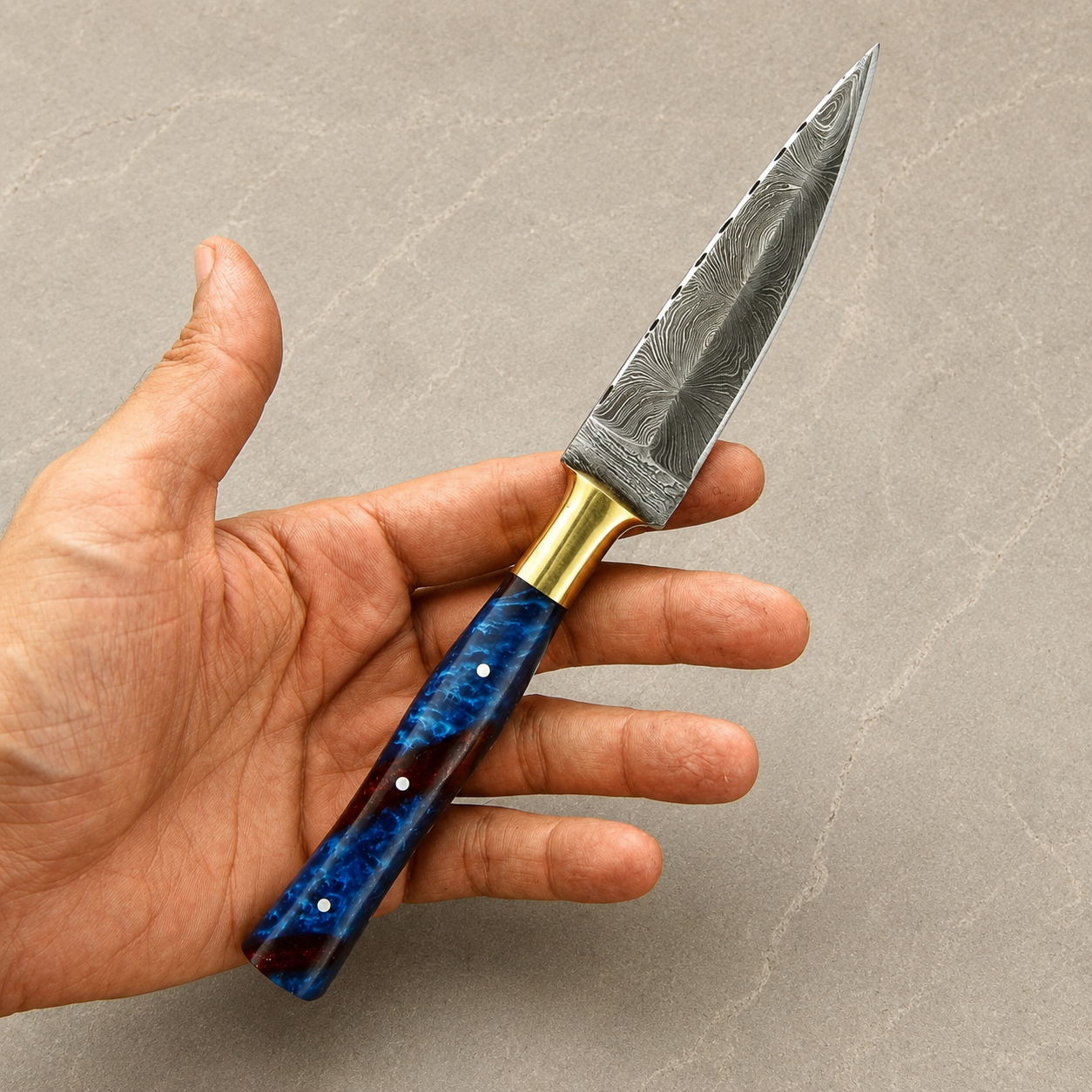 Brass Ridge Damascus Steel Knife – 512 Layer Hand Forged Blade with Resin Handle & Leather Sheath