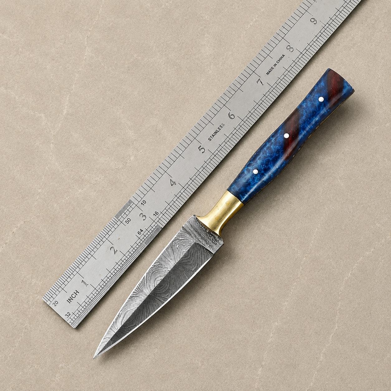 Brass Ridge Damascus Steel Knife – 512 Layer Hand Forged Blade with Resin Handle & Leather Sheath