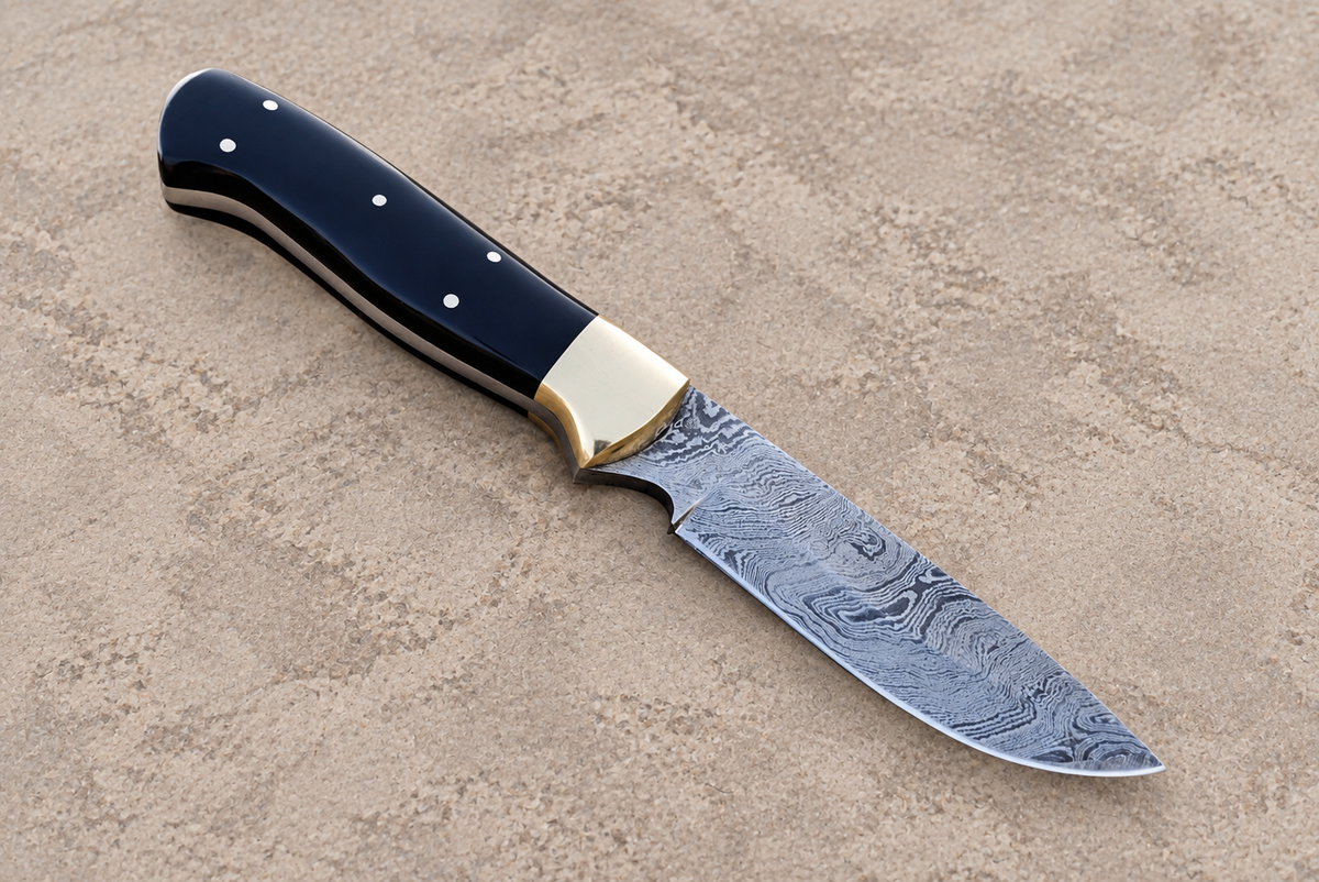 Hand Forged Damascus Steel Utility Knife with Natural Horn & Brass Handle – Leather Sheath