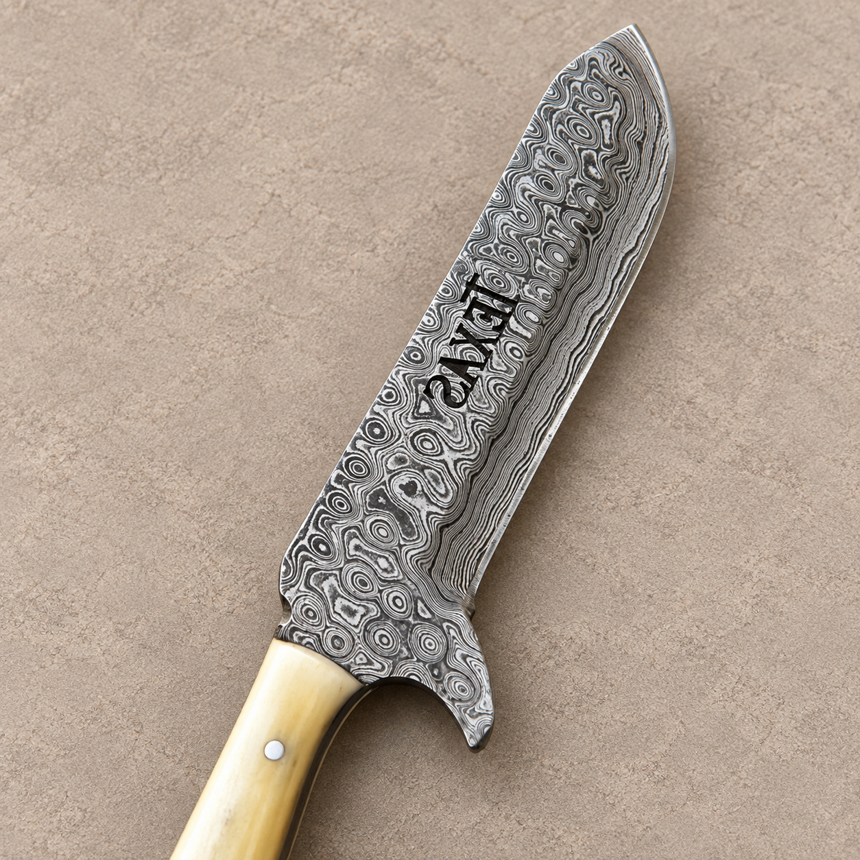 Hand Forged Damascus Steel Fixed Blade Knife with Natural Horn Handle & Leather Sheath