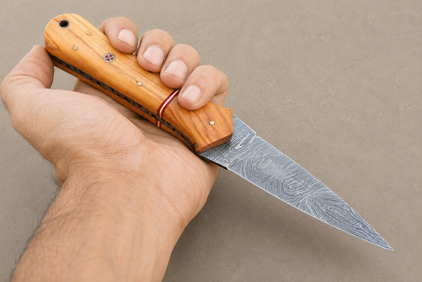 Olive Ridge Damascus Steel Knife – 512 Layer Hand Forged Blade with Olive Wood Handle & Leather Sheath