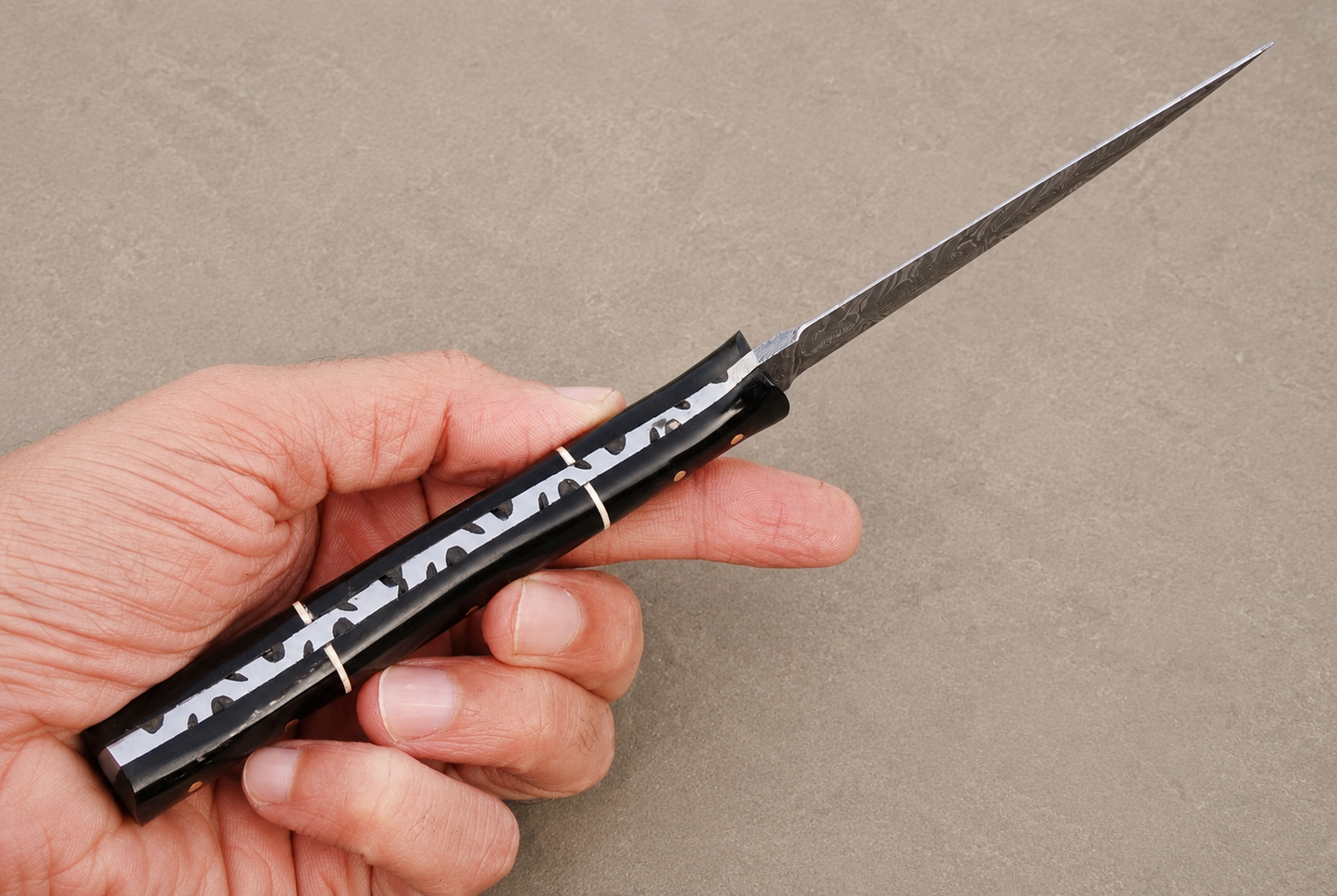Black Horn Damascus Steel Knife – 512 Layer Hand Forged Blade with Buffalo Horn Handle & Leather Sheath
