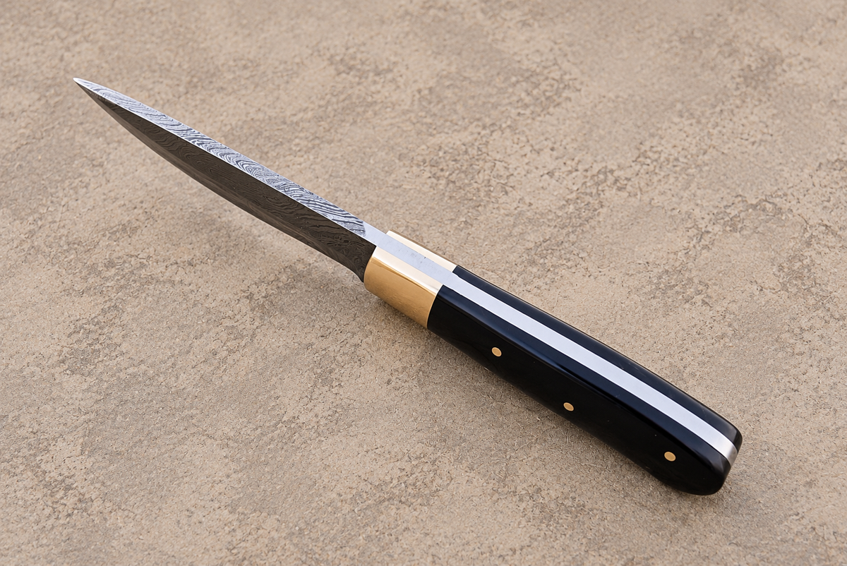 Hand Forged Damascus Steel Utility Knife with Natural Horn & Brass Handle – Leather Sheath
