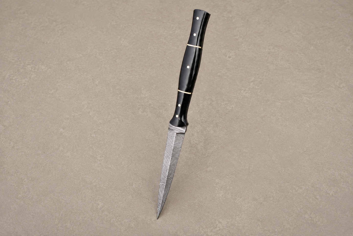 Black Horn Damascus Steel Knife – 512 Layer Hand Forged Blade with Buffalo Horn Handle & Leather Sheath