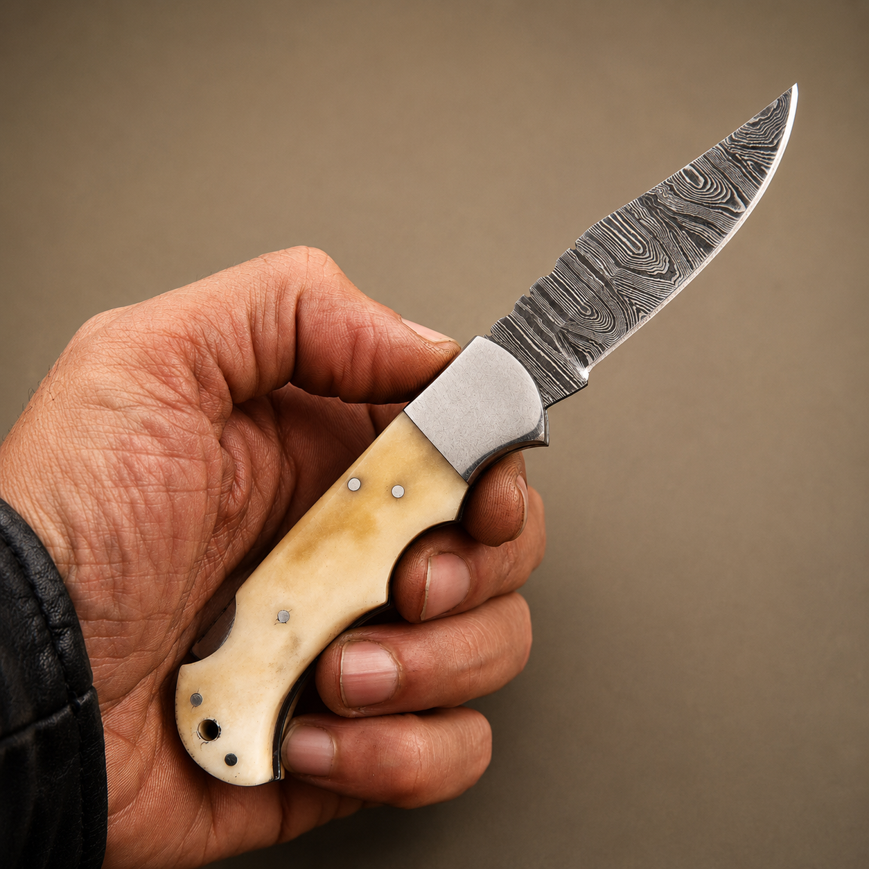 Ivory Peak Damascus Folding Knife – Premium Ivory Horn Handle, Steel Bolster & Leather Sheath