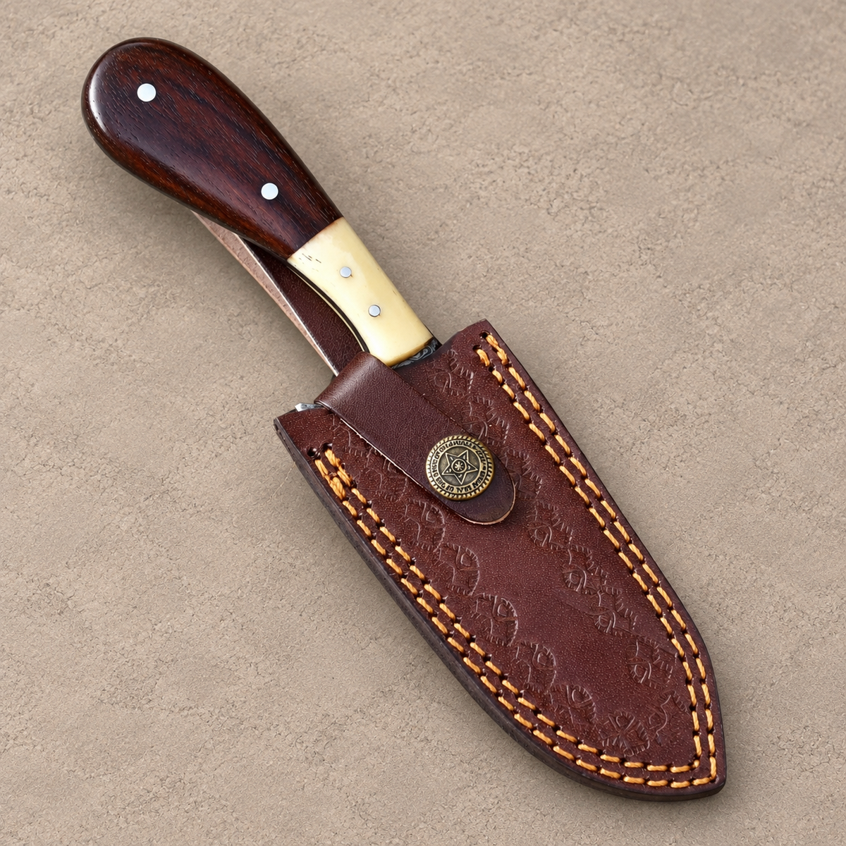 Hand Forged Damascus Steel Fixed Blade Knife with Natural Horn Handle & Leather Sheath