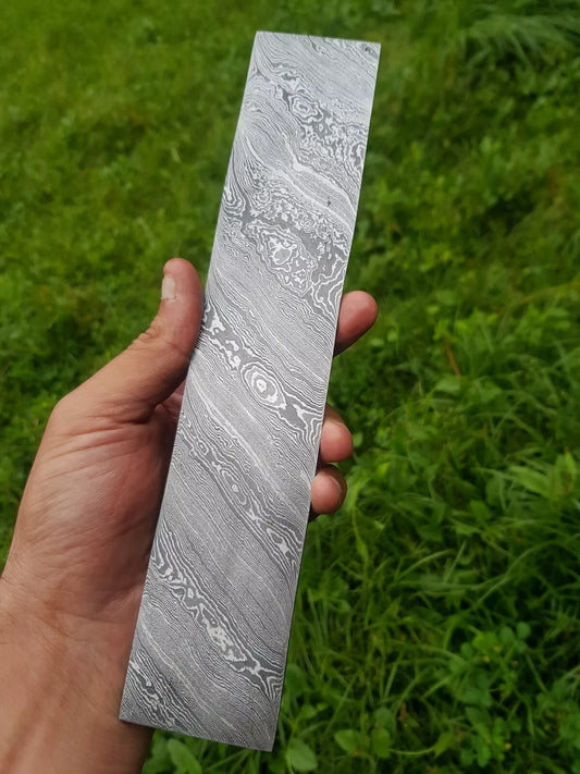 HAND FORGED DAMASCUS STEEL BILLET BAR TWIST PATTERN