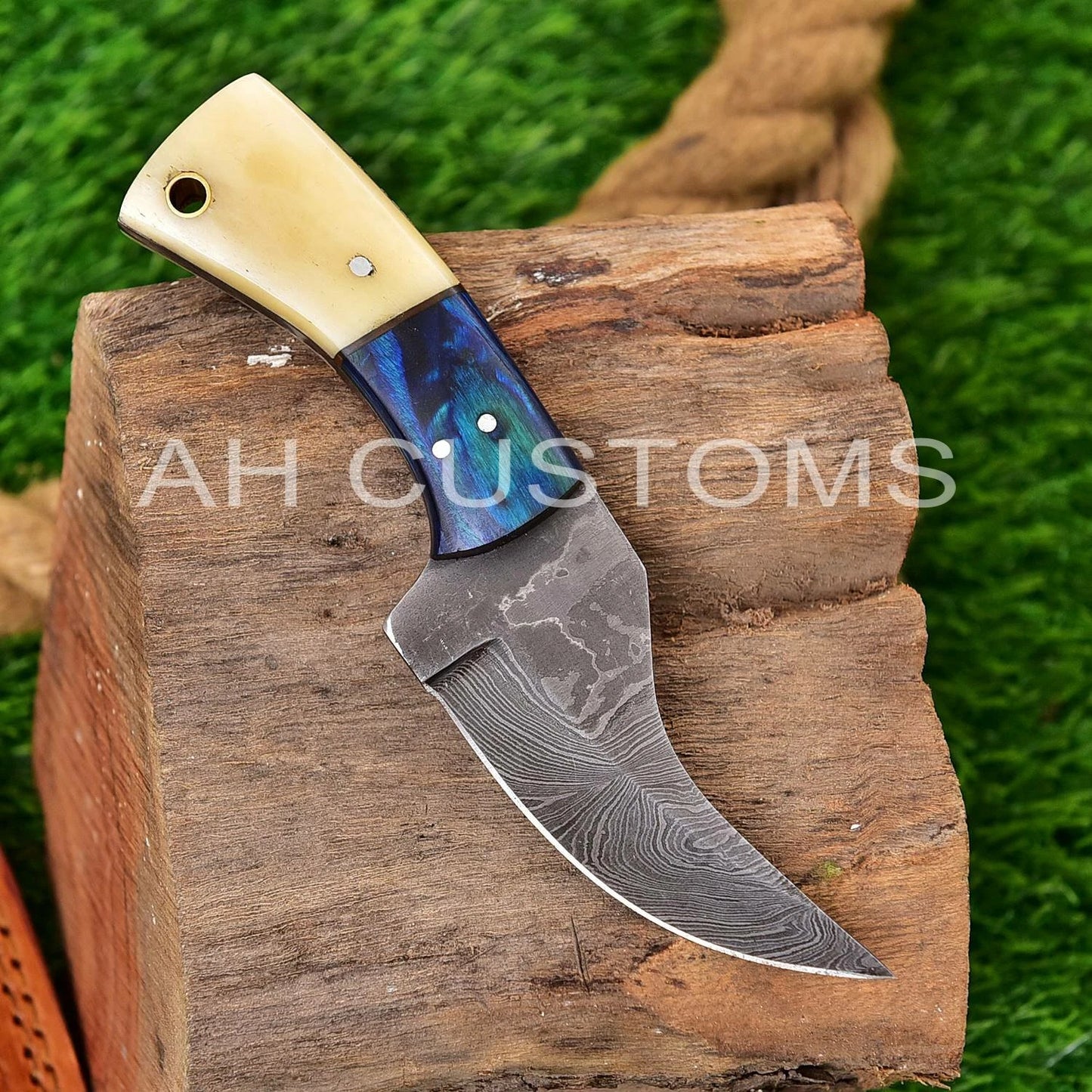 Hand Forged Damascus Steel Utility Tool with Wood Handle & Leather Sheath – 512 Layers Compact Outdoor EDC