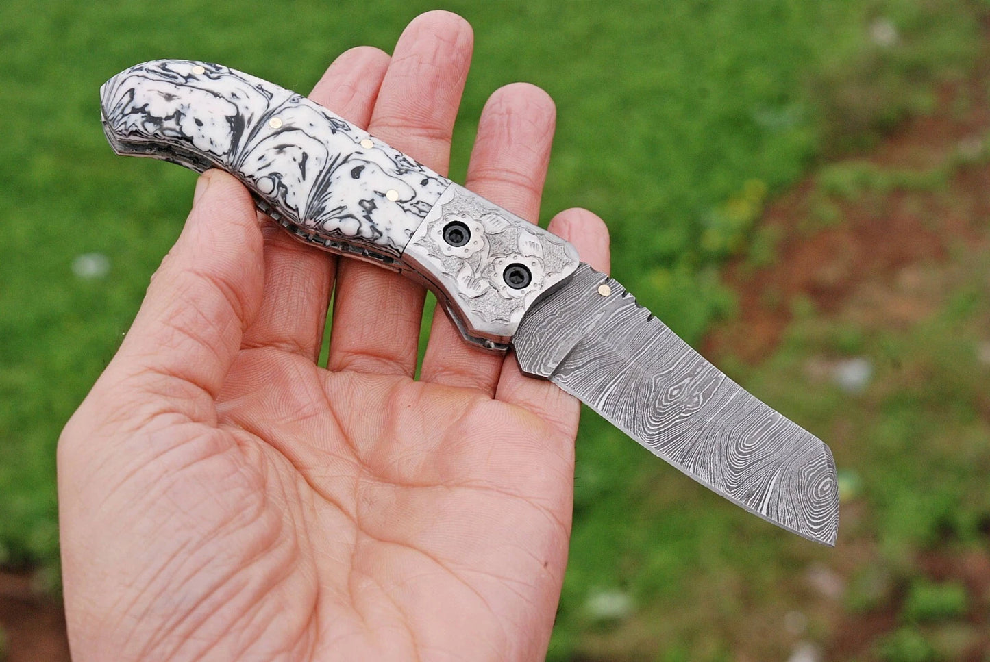 Premium Hand-Forged Damascus Folding Pocket Knife – Engraved Bolster Handle | 512 Layers | Leather Sheath Included