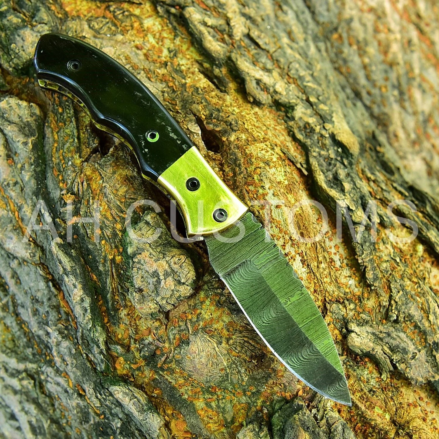 Premium Handmade Damascus Steel Folding Pocket Knife – Buffalo Horn & Brass Bolster Handle | 512 Layers | Leather Sheath Included