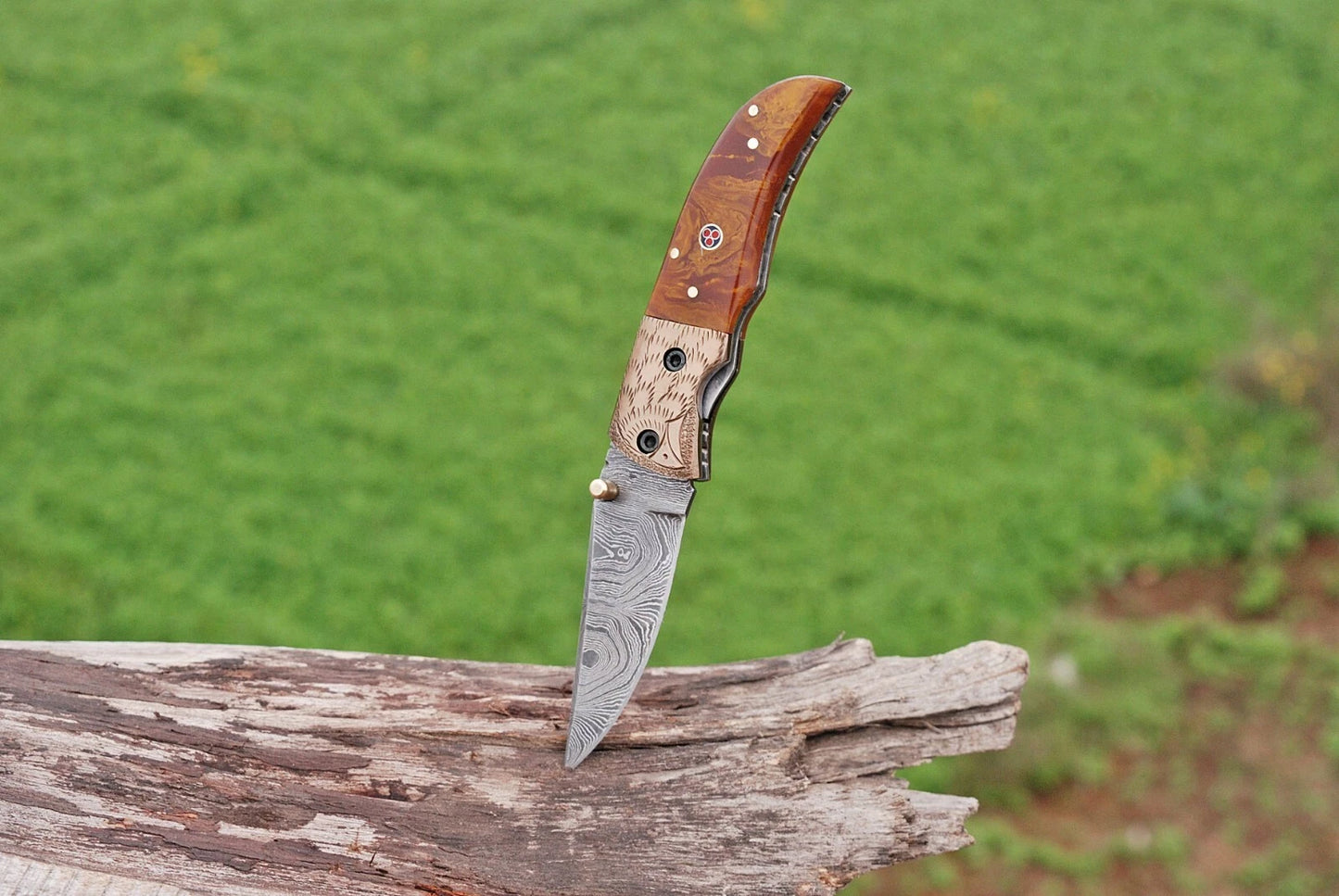 Premium Hand-Forged Damascus Folding Pocket Knife – Engraved Bolster Handle | 512 Layers | Leather Sheath Included