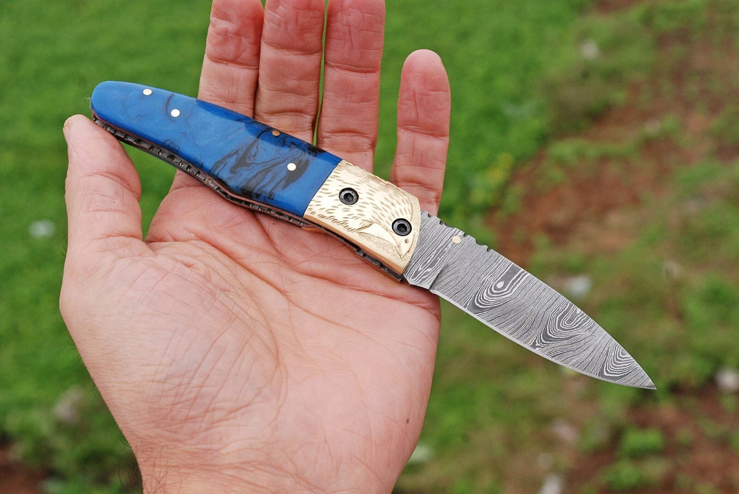 Premium Hand-Forged Damascus Folding Pocket Knife – Engraved Bolster Handle | 512 Layers | Leather Sheath Included