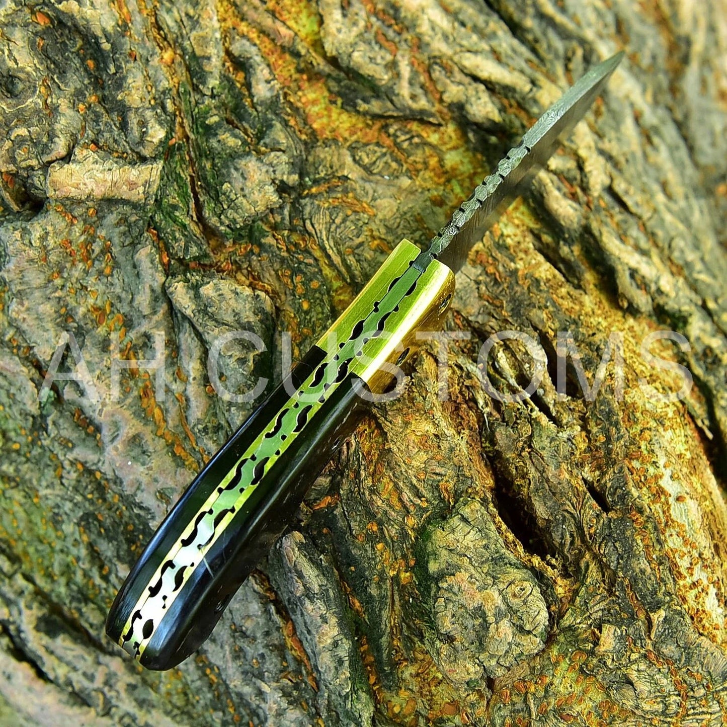 Premium Handmade Damascus Steel Folding Pocket Knife – Buffalo Horn & Brass Bolster Handle | 512 Layers | Leather Sheath Included