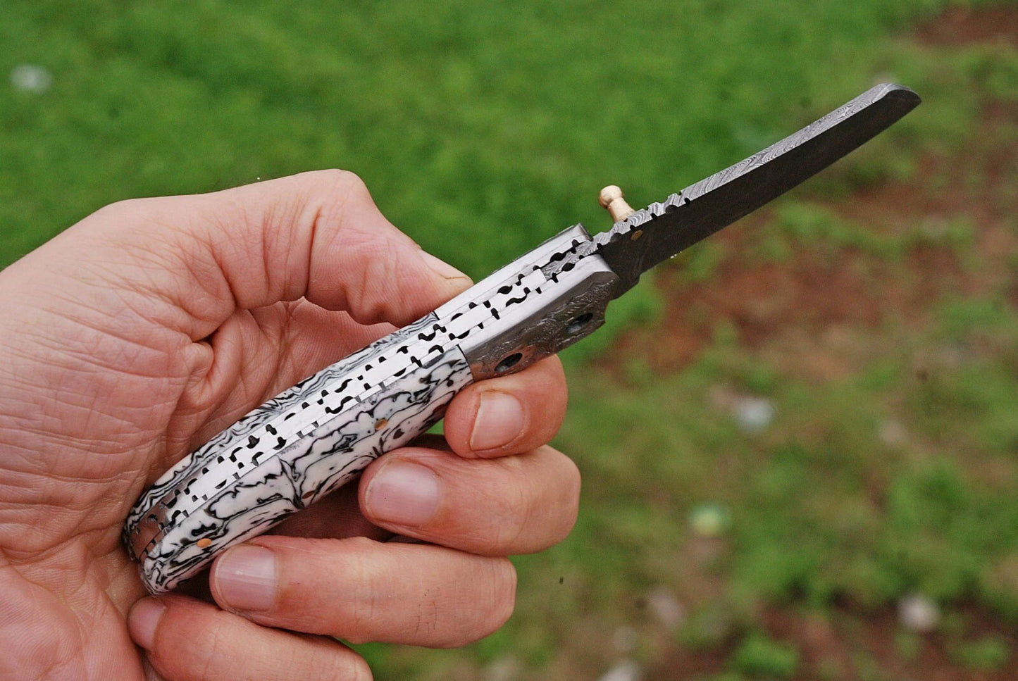 Premium Hand-Forged Damascus Folding Pocket Knife – Engraved Bolster Handle | 512 Layers | Leather Sheath Included