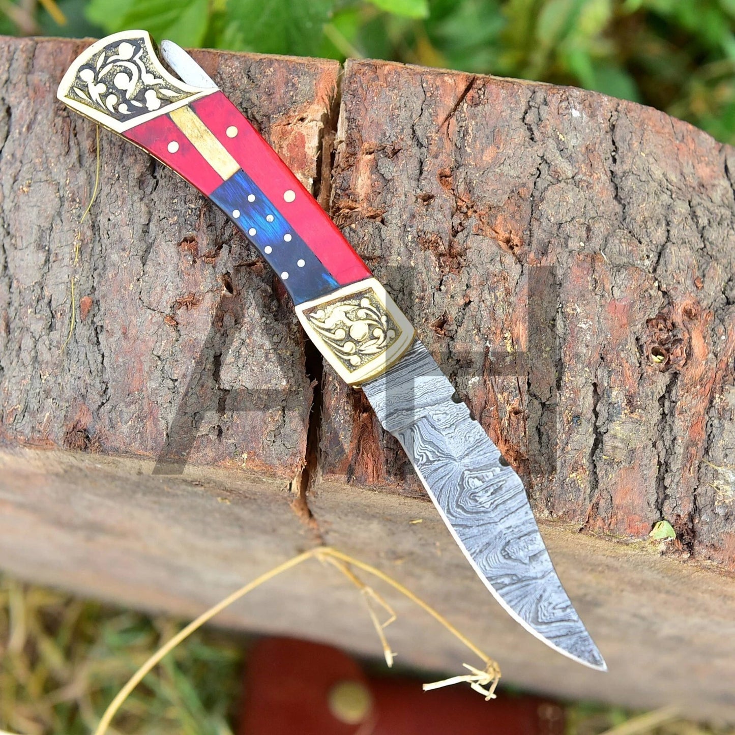 Premium Hand-Forged Damascus Folding Knife – American Flag Handle | 512 Layers | Leather Sheath Included