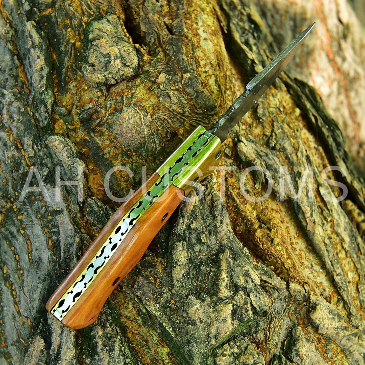 Premium Handmade Damascus Steel Folding Pocket Knife – Olive Wood & Brass Bolster Handle | 512 Layers | Leather Sheath Included 2349