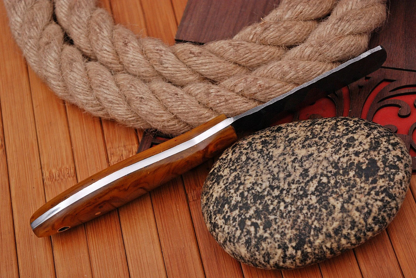 Hand Forged Damascus Steel Fixed Blade Tool with Risen Handle – Handmade Collector Piece with Leather Sheath