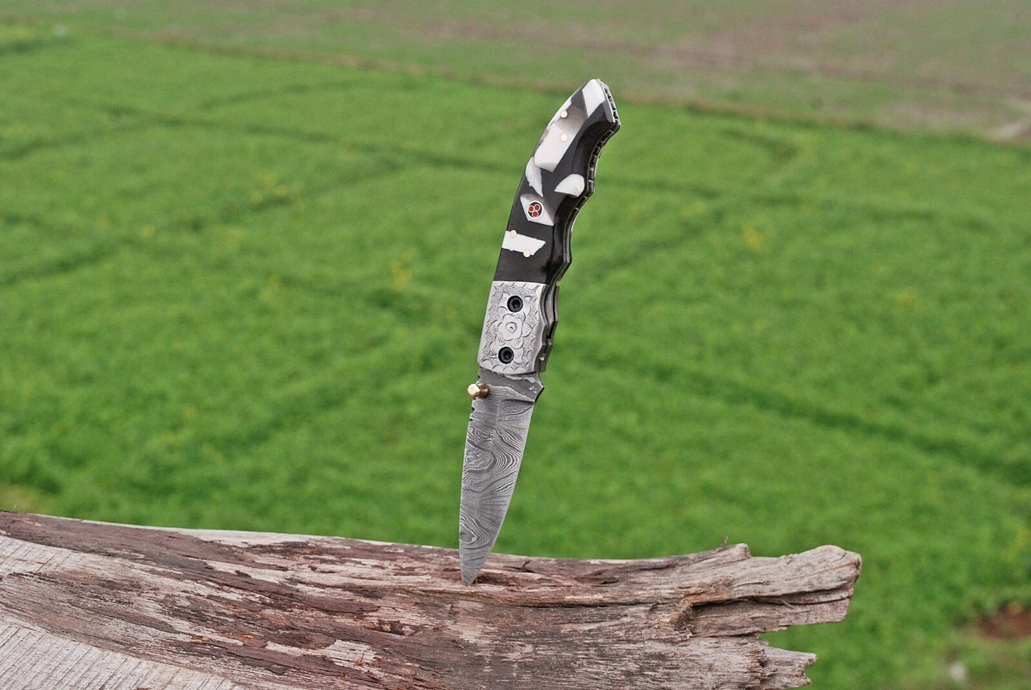 Premium Hand-Forged Damascus Folding Pocket Knife – Engraved Bolster Handle | 512 Layers | Leather Sheath Included