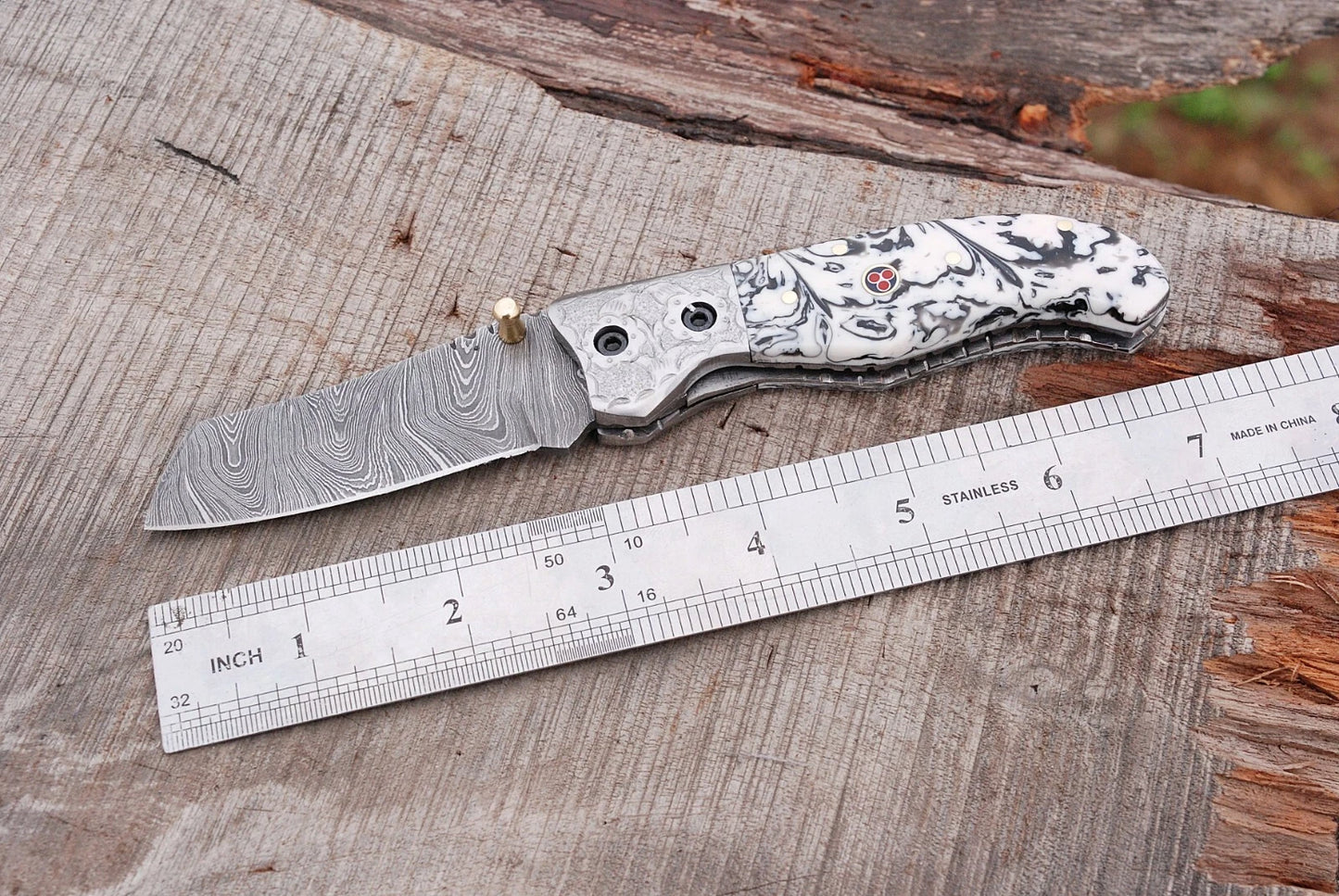 Premium Hand-Forged Damascus Folding Pocket Knife – Engraved Bolster Handle | 512 Layers | Leather Sheath Included