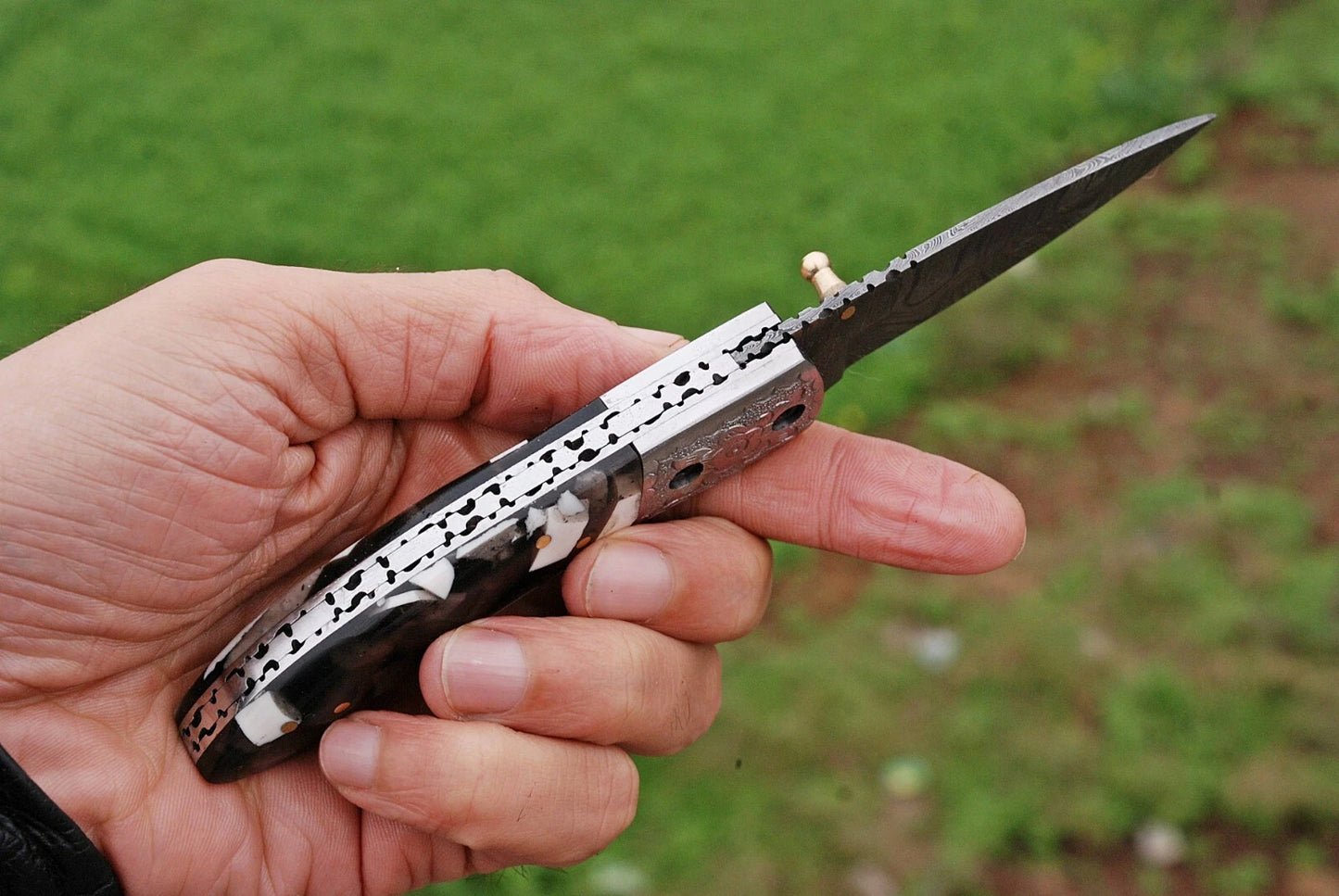 Premium Hand-Forged Damascus Folding Pocket Knife – Engraved Bolster Handle | 512 Layers | Leather Sheath Included