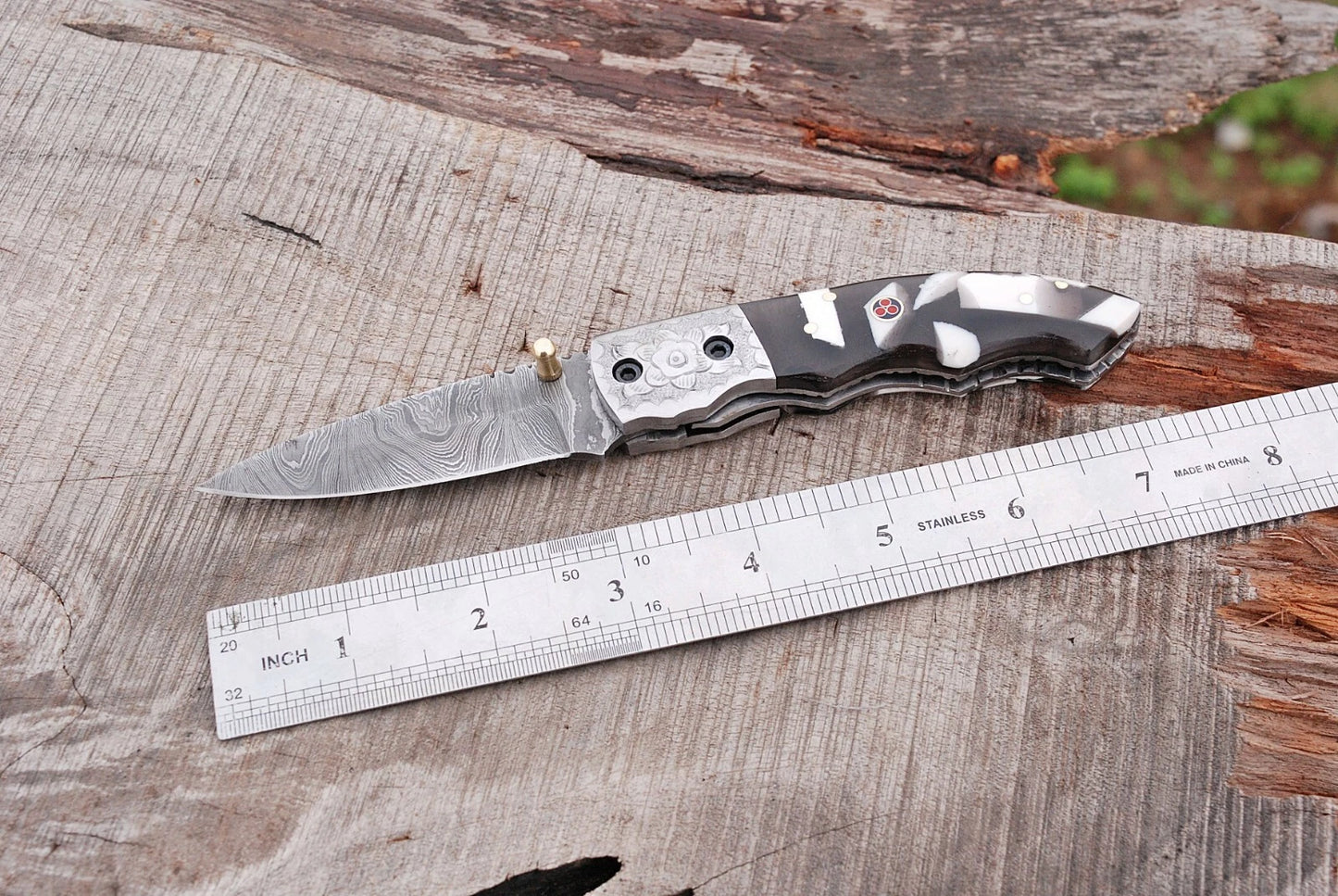 Premium Hand-Forged Damascus Folding Pocket Knife – Engraved Bolster Handle | 512 Layers | Leather Sheath Included