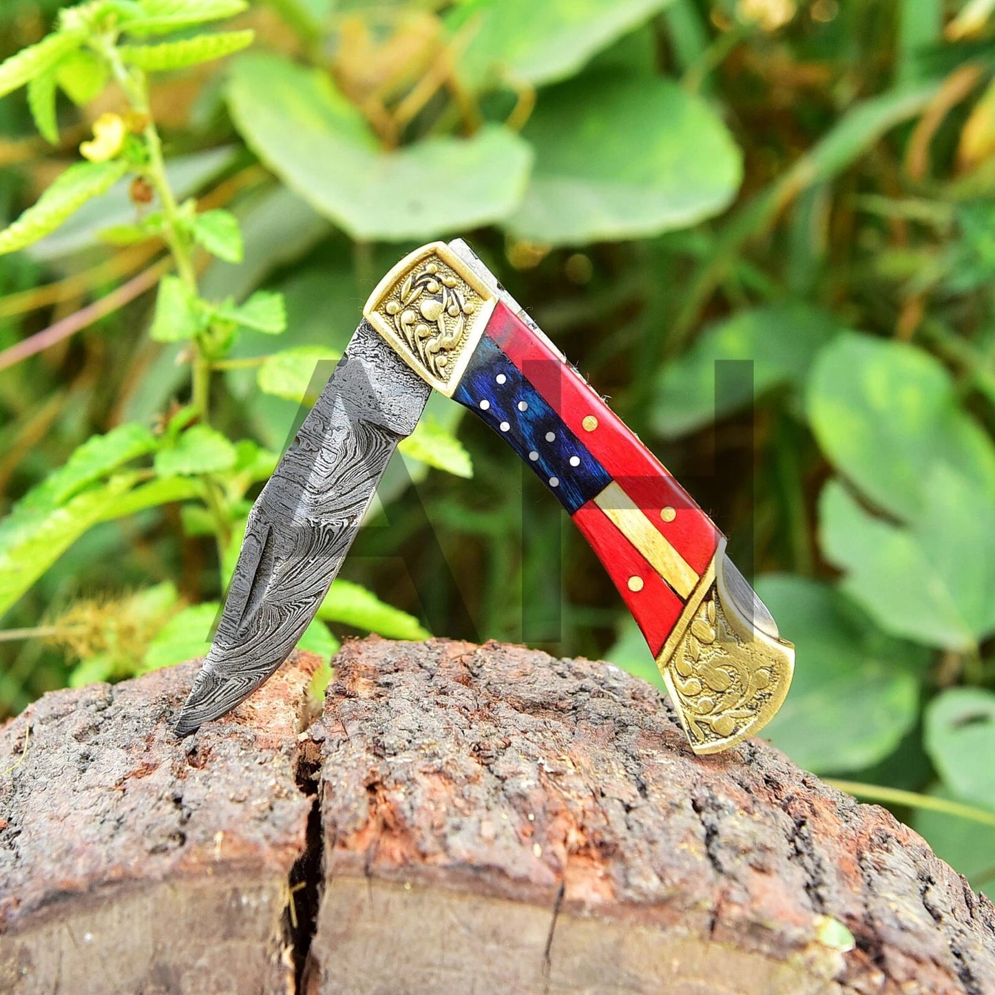 Premium Hand-Forged Damascus Folding Knife – American Flag Handle | 512 Layers | Leather Sheath Included