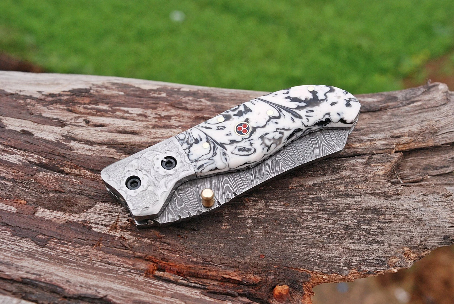 Premium Hand-Forged Damascus Folding Pocket Knife – Engraved Bolster Handle | 512 Layers | Leather Sheath Included